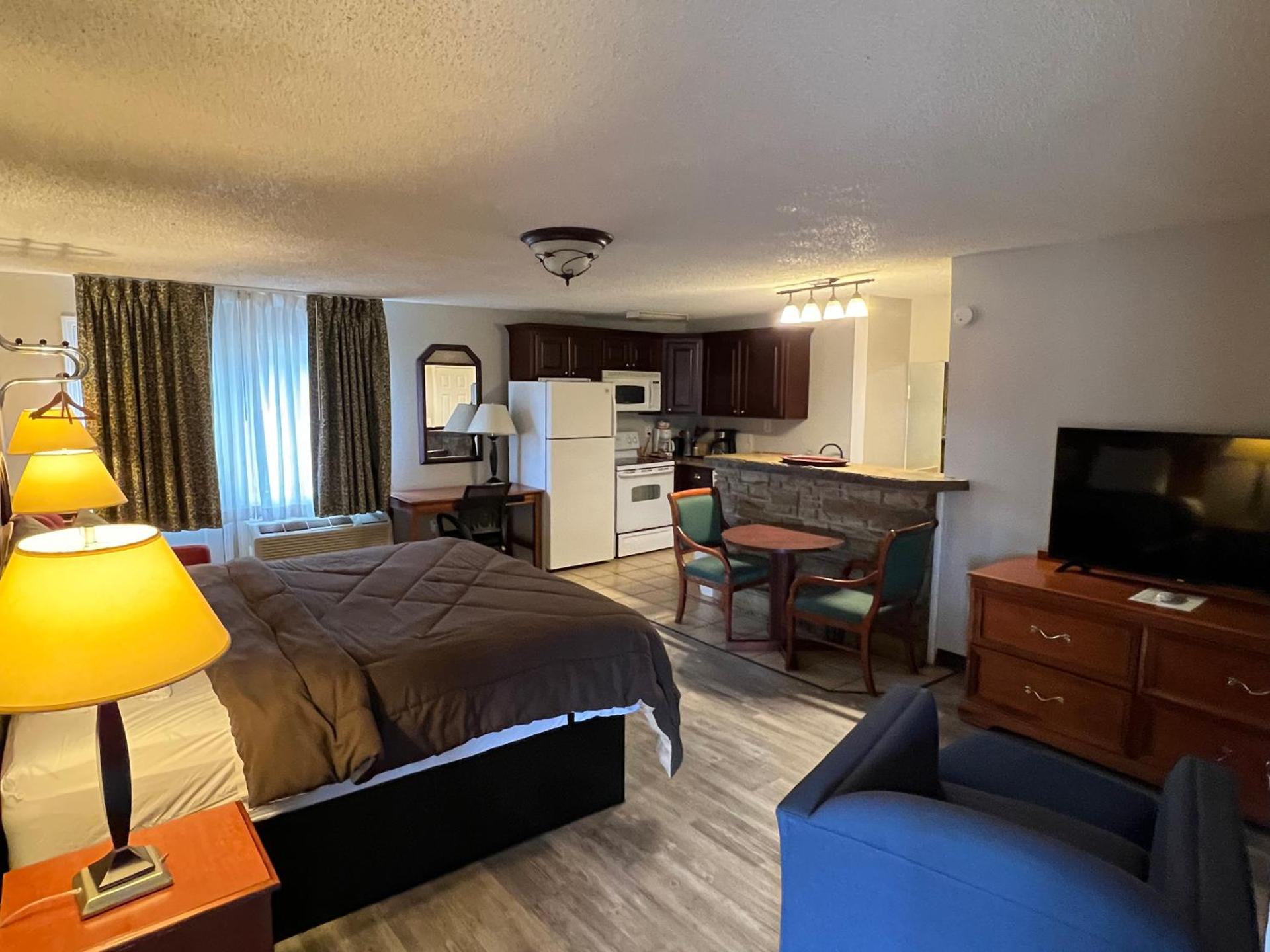 Ozark Inn & Suites