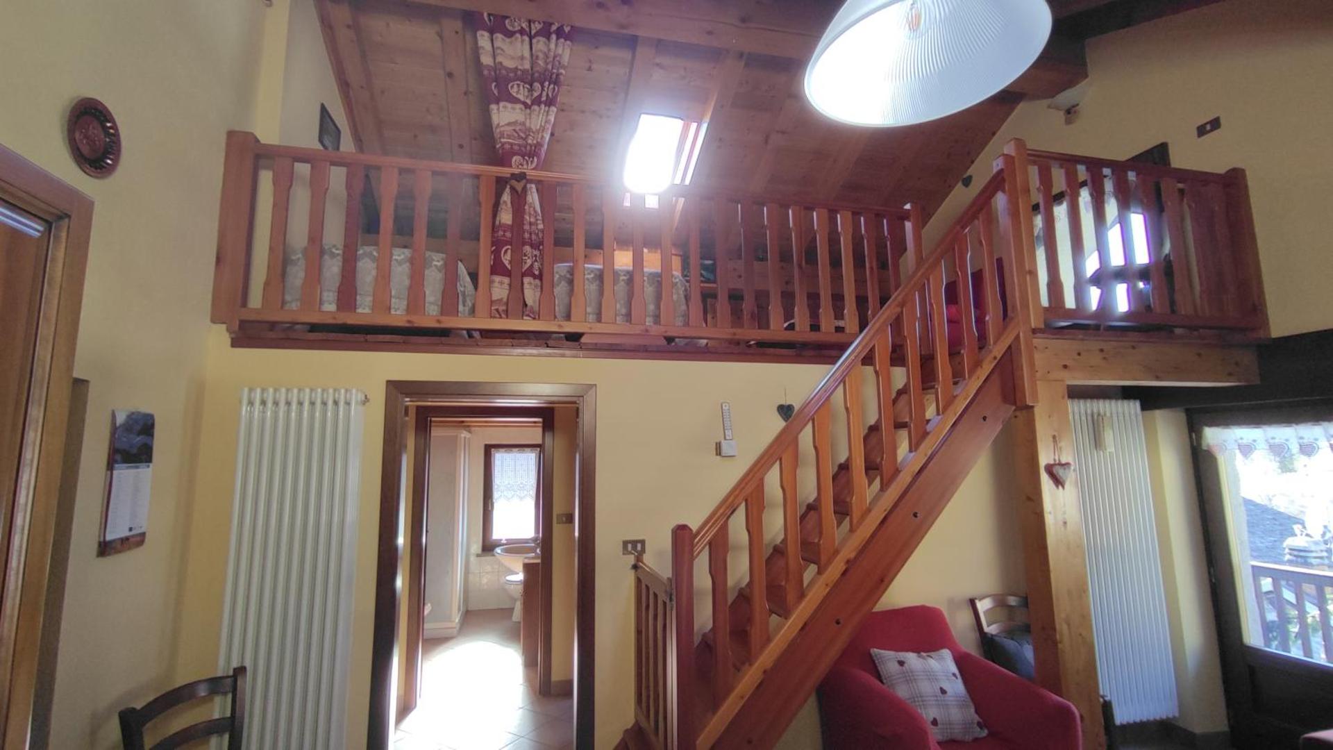 Apartment with Mountain View