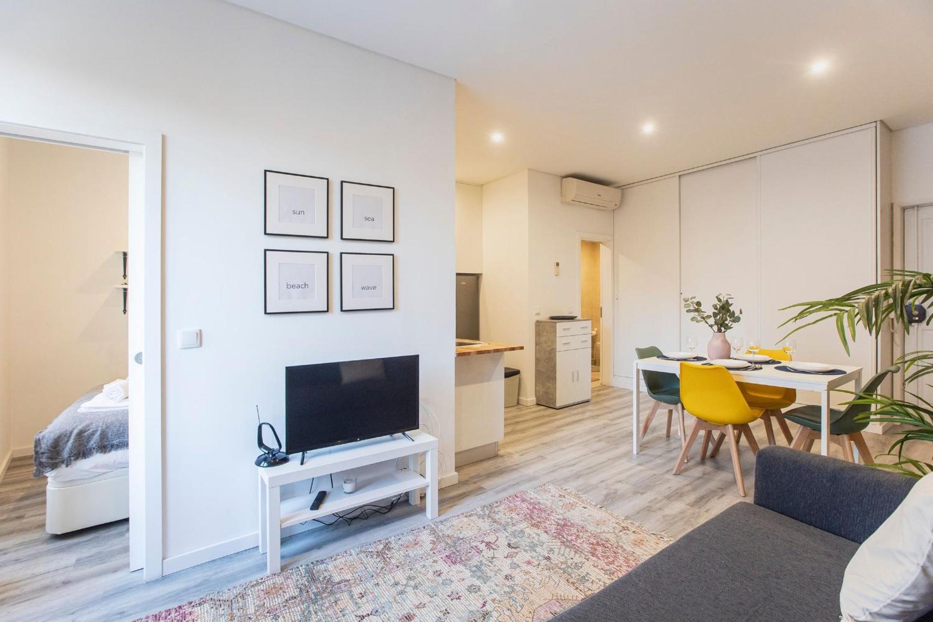 Seaside 1BR Flat w/ AC in Matosinhos by LovelyStay