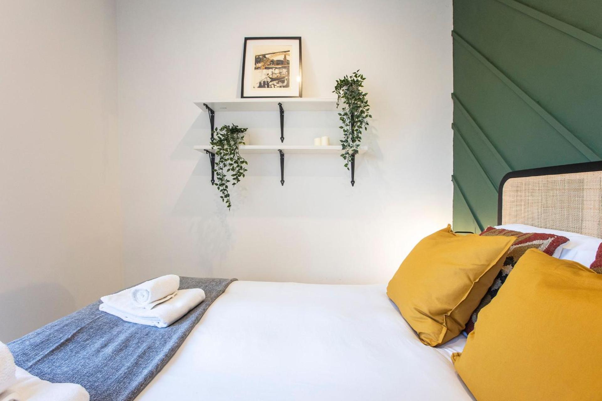 Seaside 1BR Flat w/ AC in Matosinhos by LovelyStay