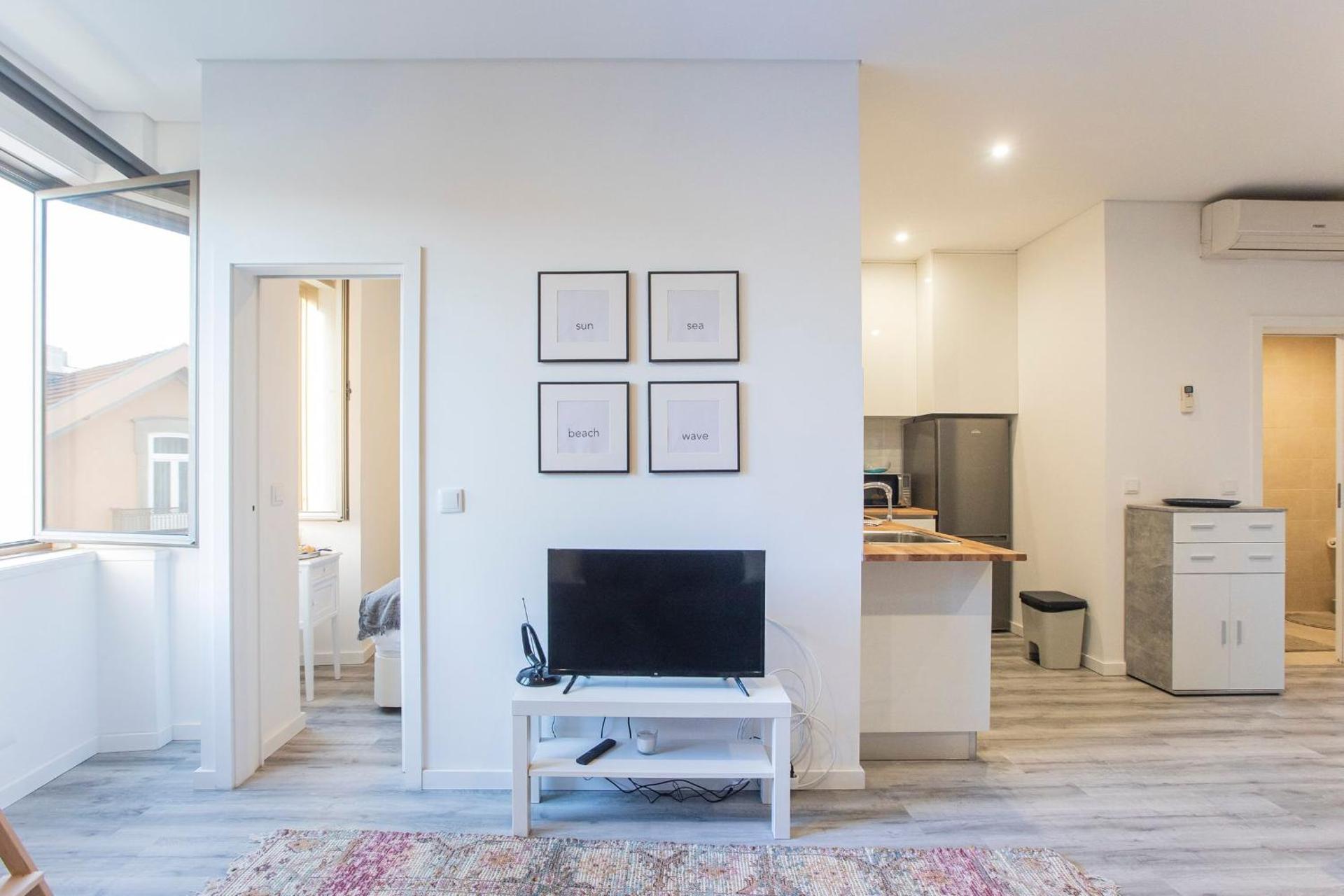 Seaside 1BR Flat w/ AC in Matosinhos by LovelyStay