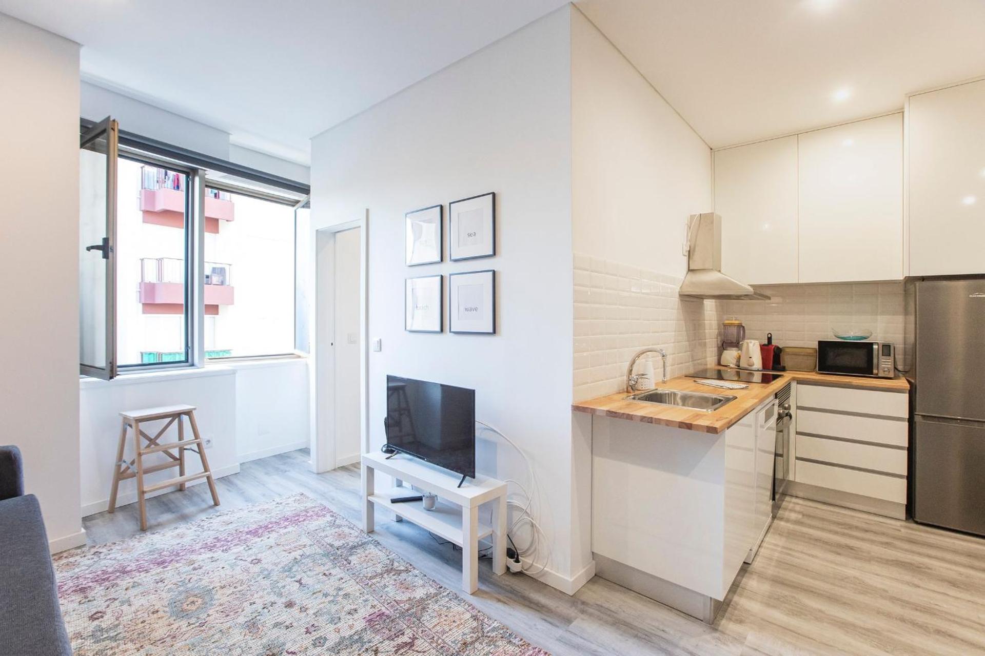 Seaside 1BR Flat w/ AC in Matosinhos by LovelyStay