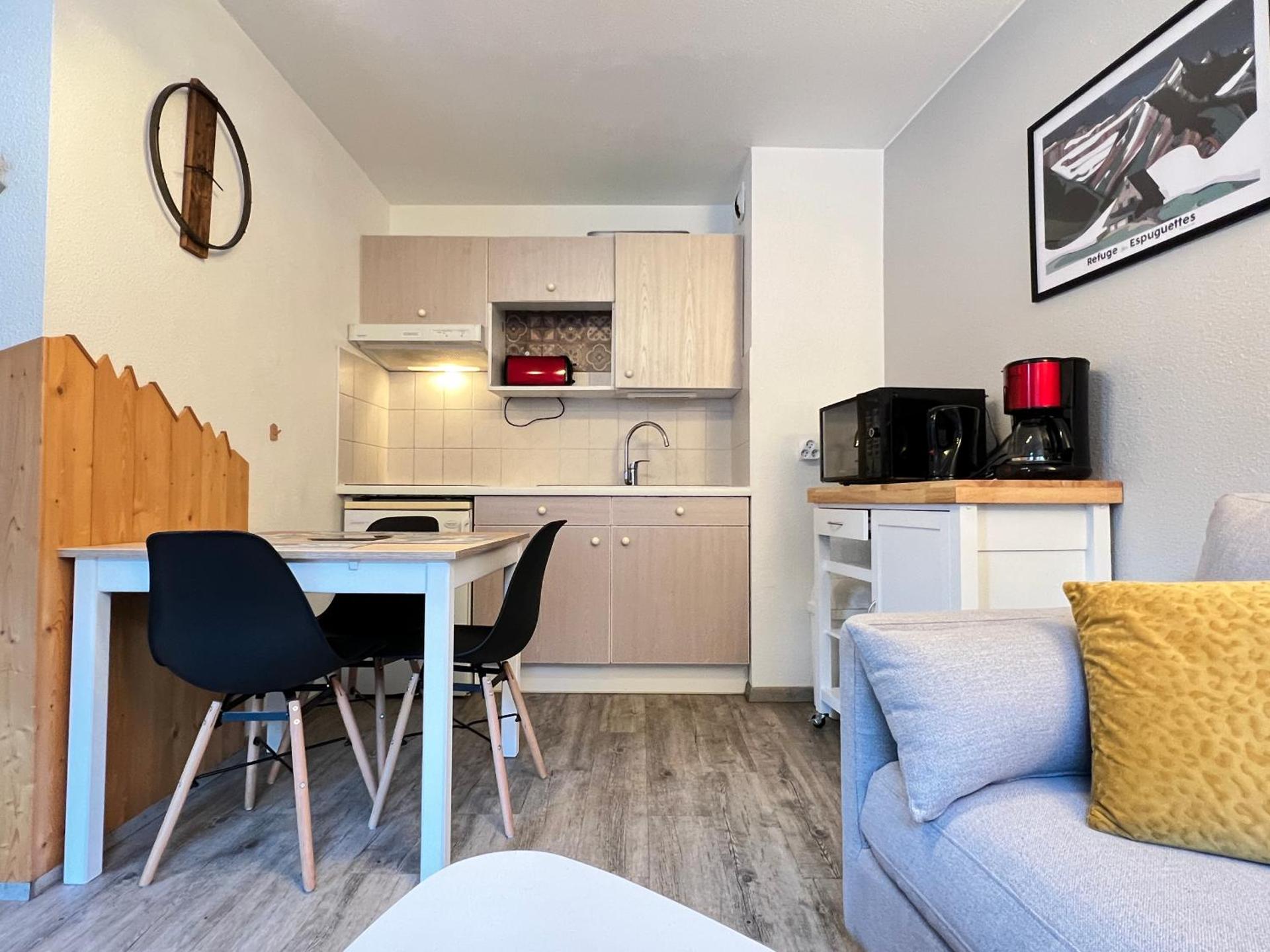 Centre ville, T2 avec terrasse et parking couvert.