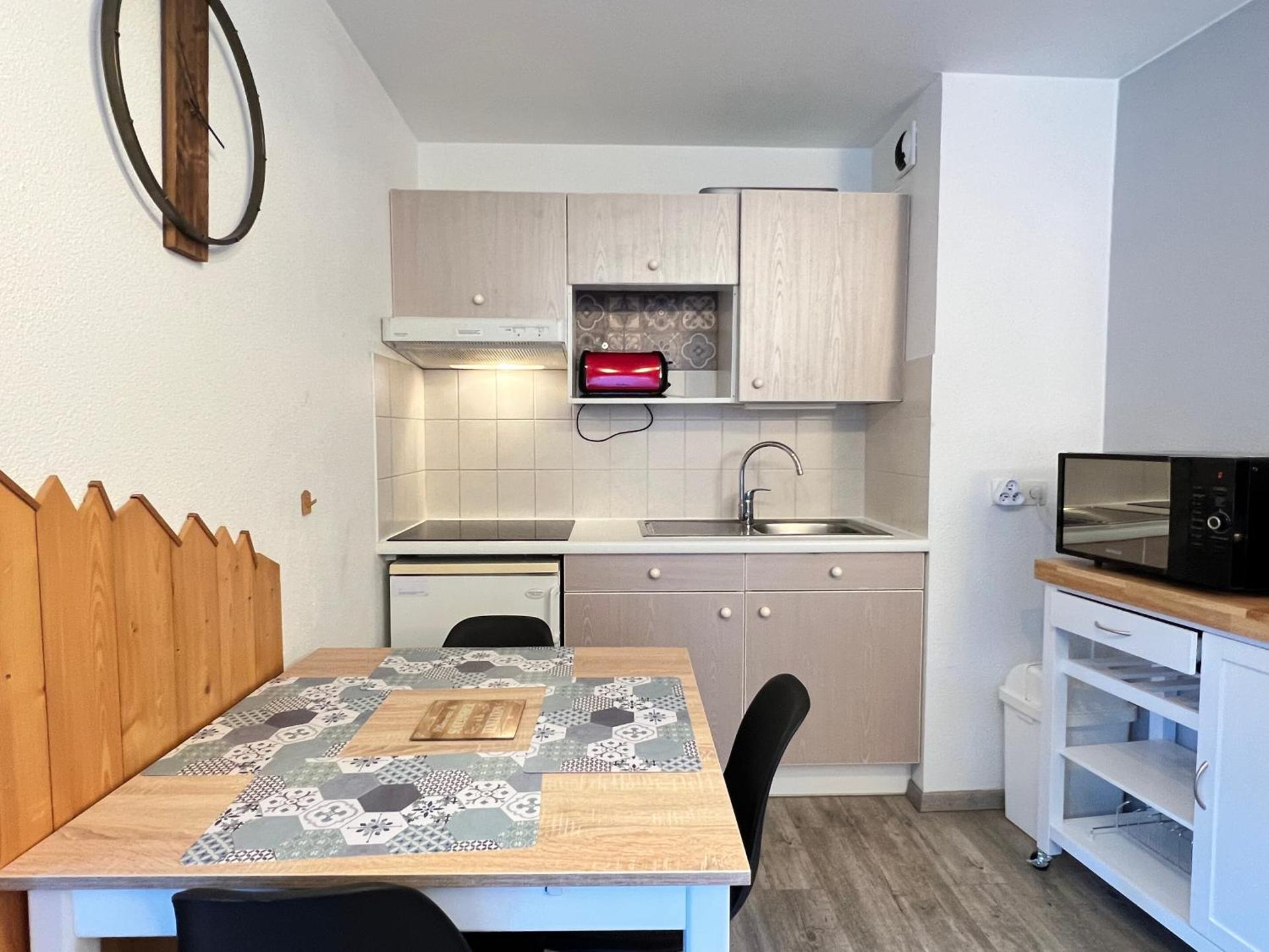 Centre ville, T2 avec terrasse et parking couvert.