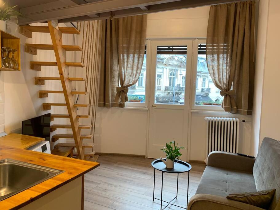 Charming 1937 #Victory Avenue