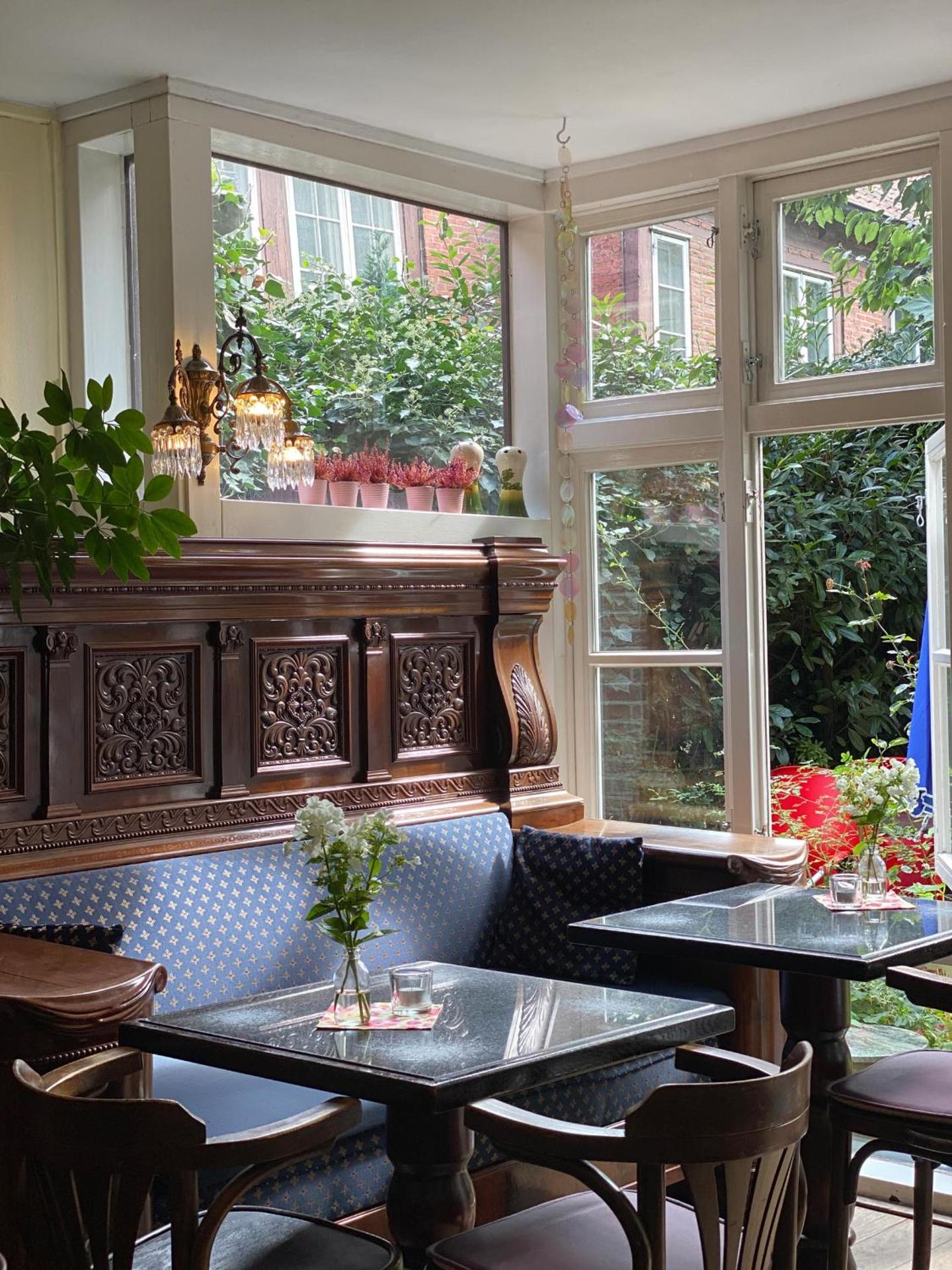 Communal lounge/ TV room