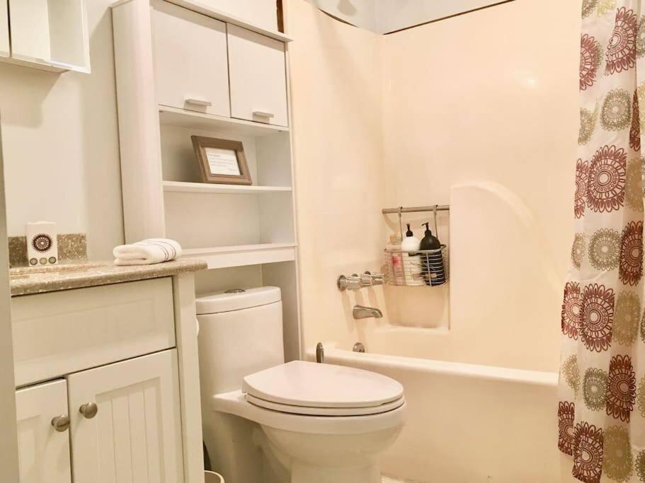 Beautiful Chalet with Hot Tub & Sauna in Poconos