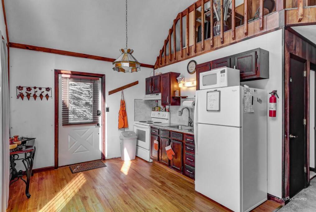 Beautiful Chalet with Hot Tub & Sauna in Poconos