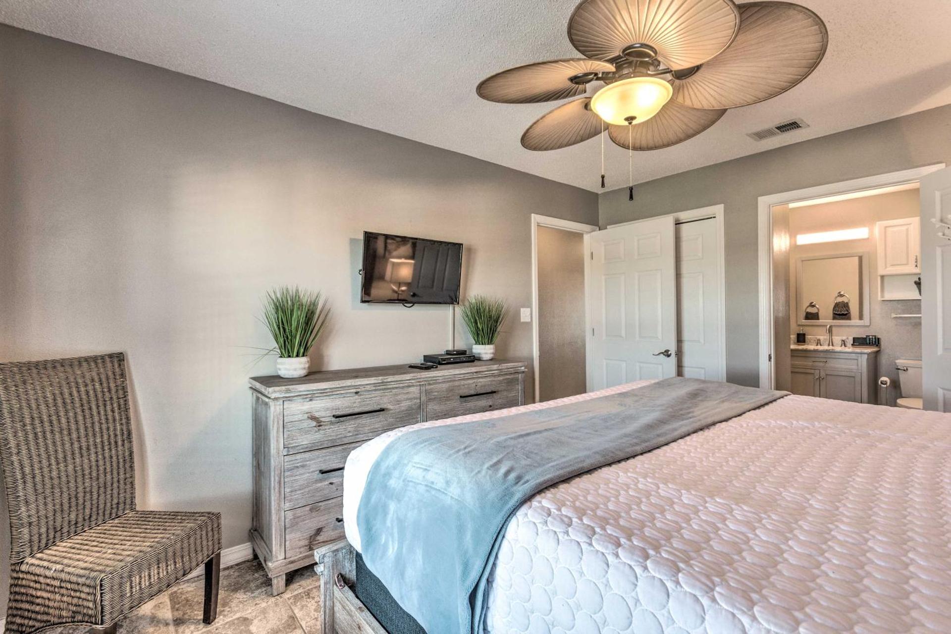 Well-Appointed Family Condo on Miramar Beach!