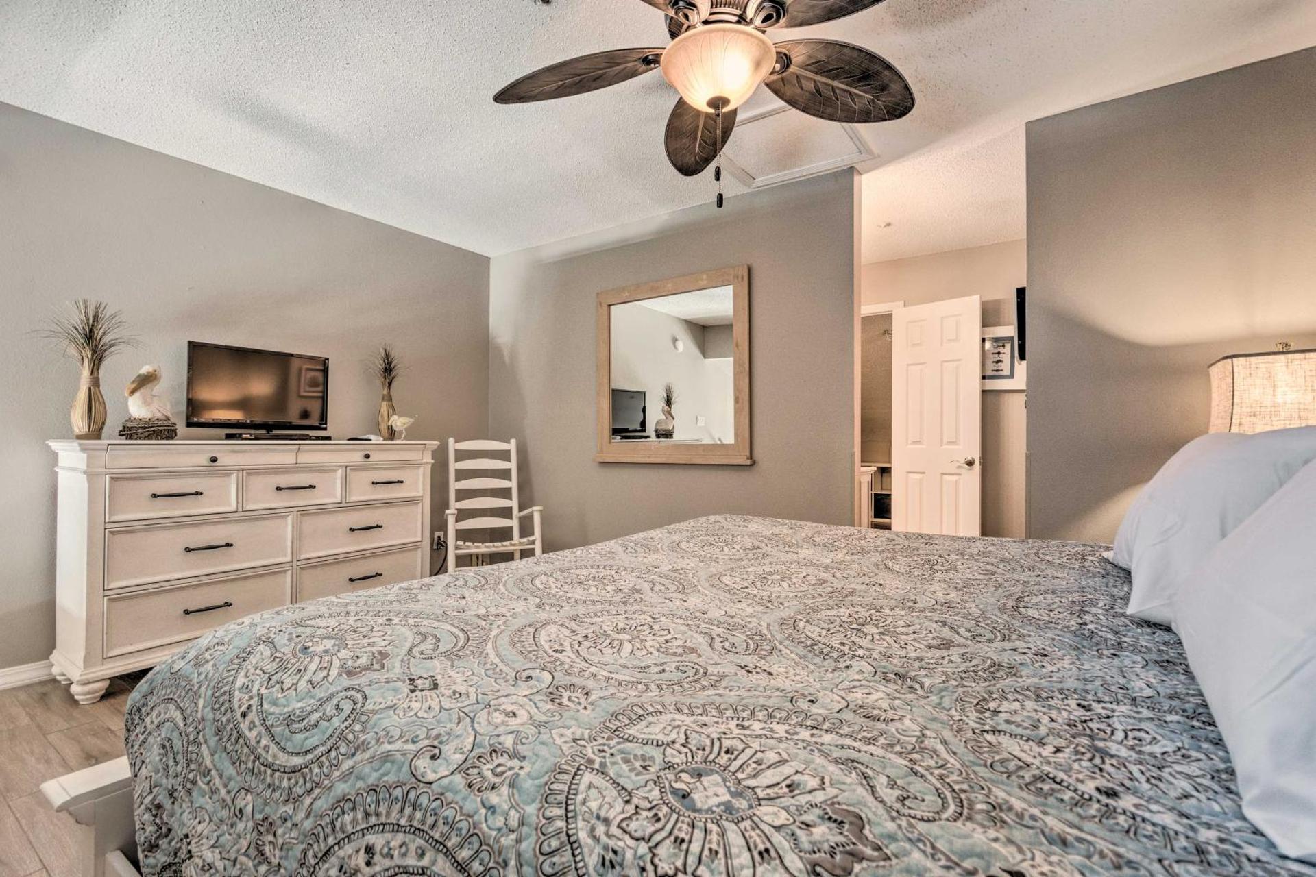 Well-Appointed Family Condo on Miramar Beach!