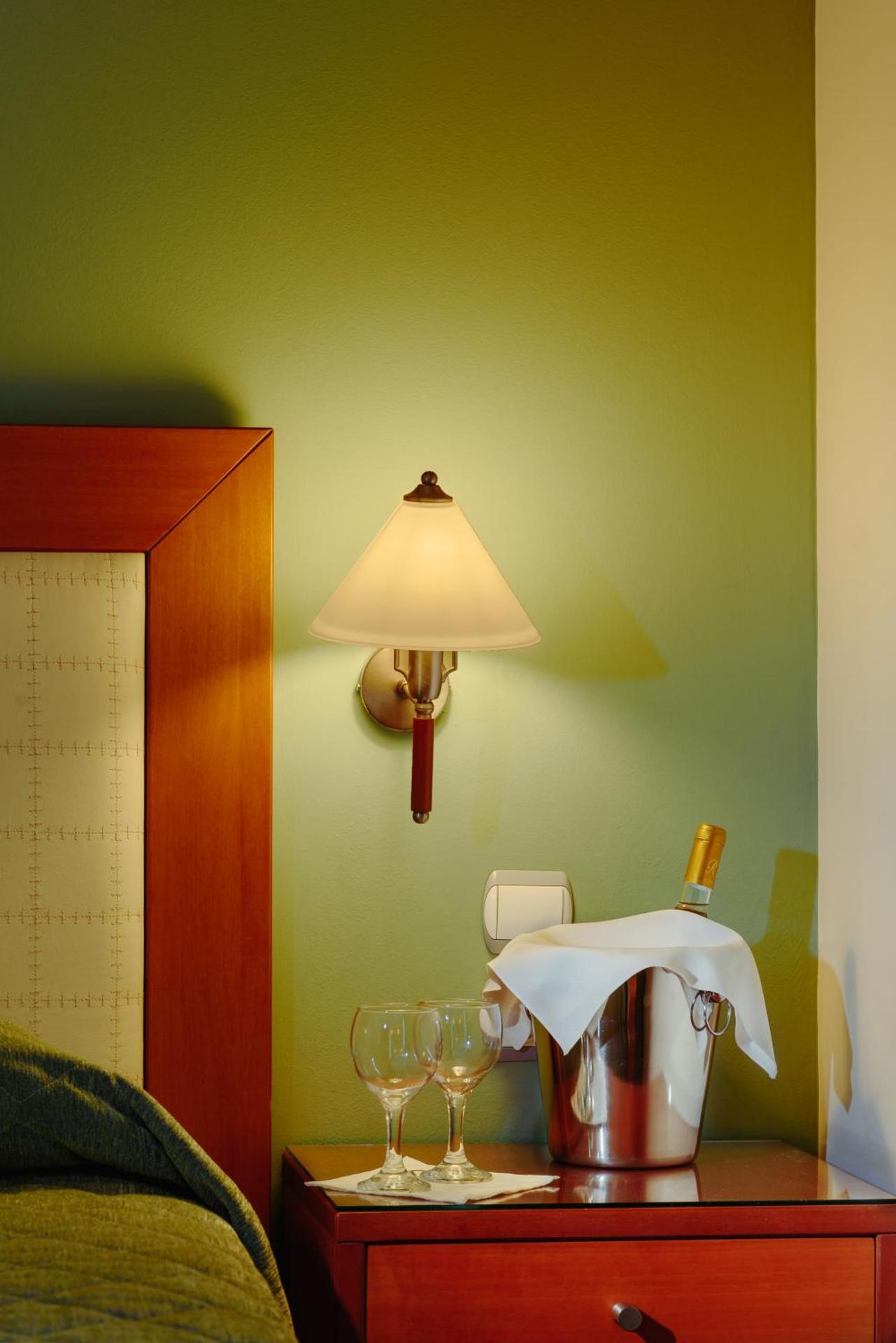 Suite with Hydromassage and Acropolis View