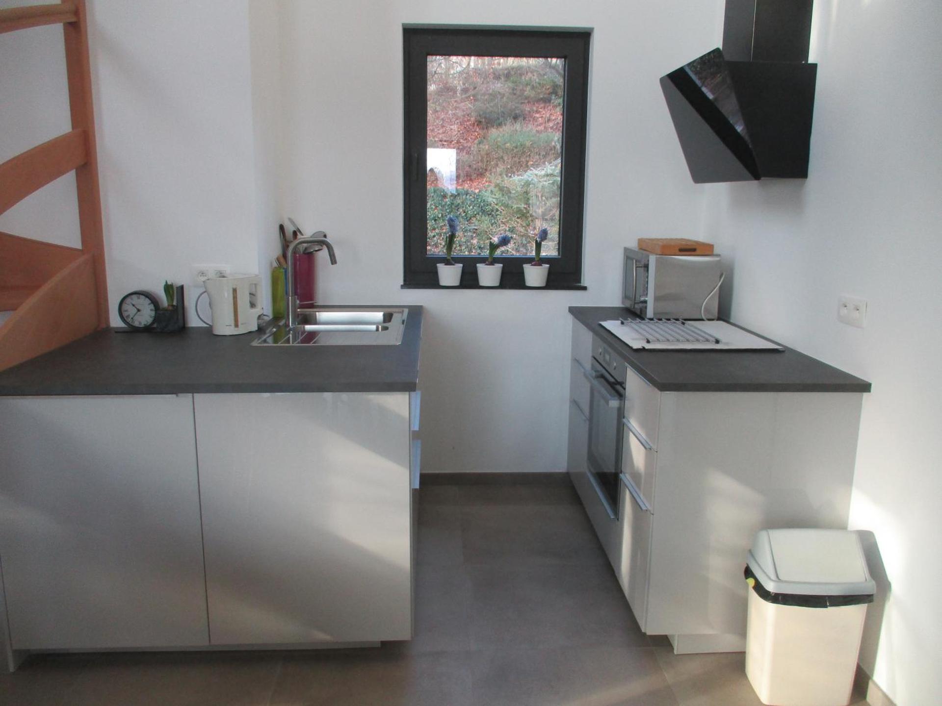 l'abri'gîte sous les arbres