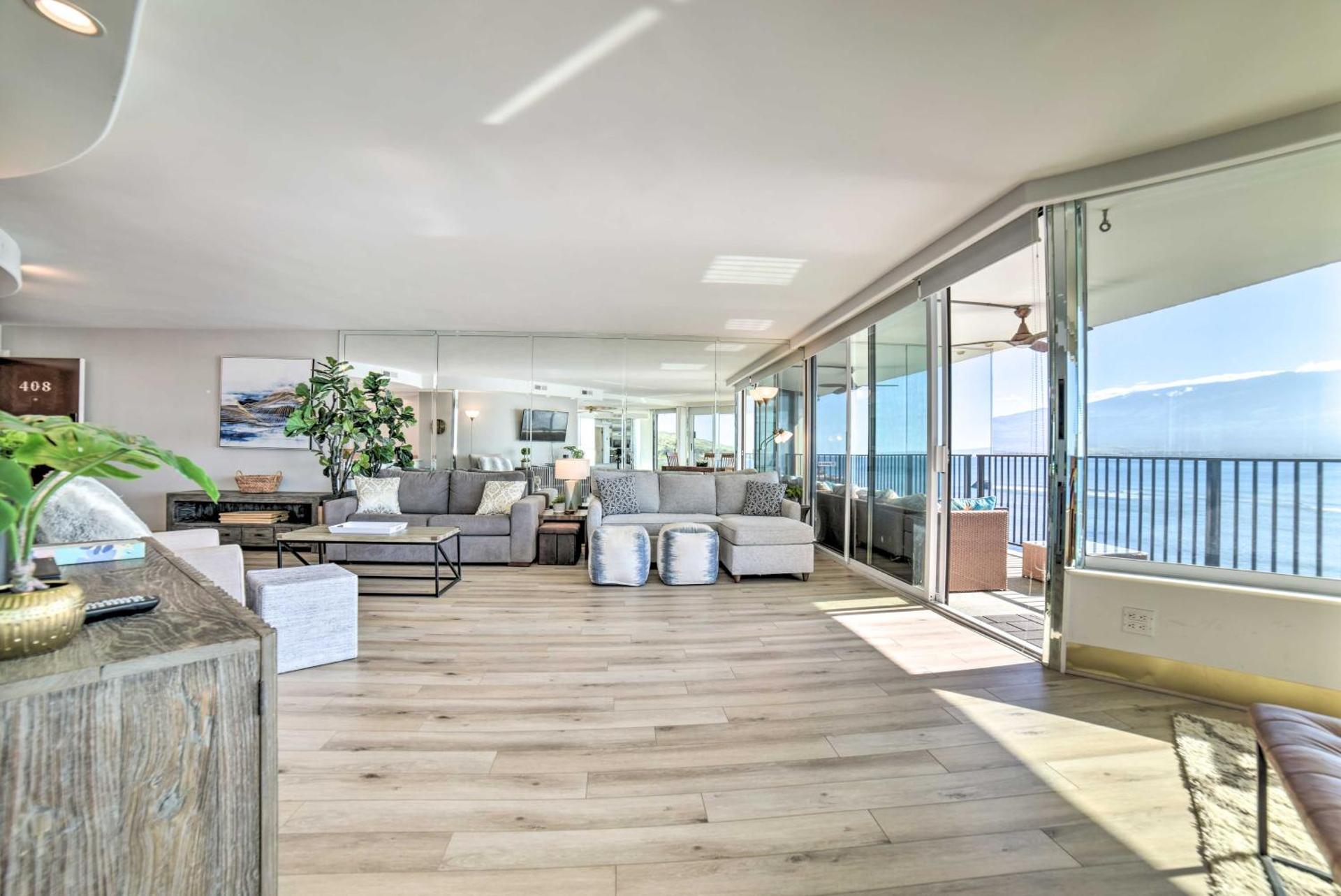 Luxurious Maui Getaway with Panoramic Ocean Views!