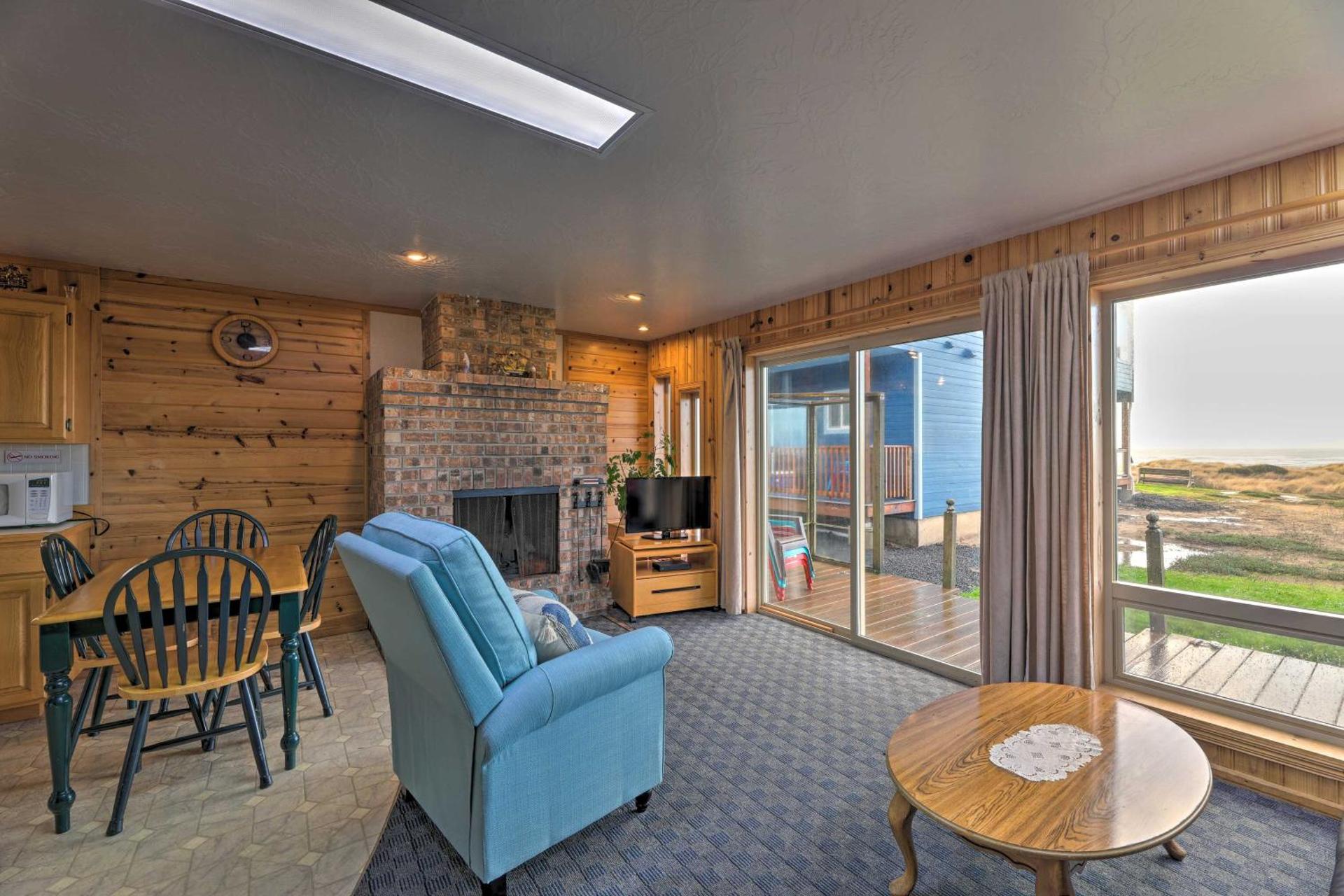 Sanderling Sea Cottages, Unit 3 with Private Balcony