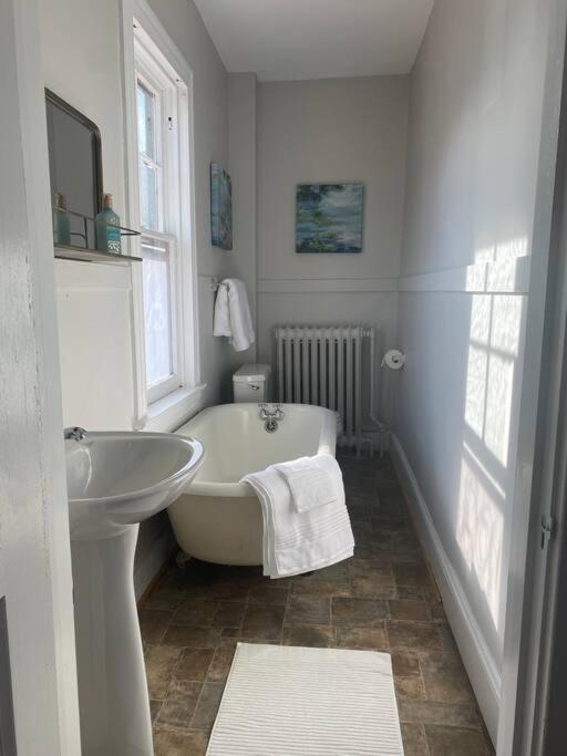 Spectacular Location Two Bedroom State Circle Apartment