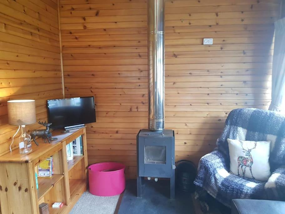 Pine Cabin, Strathyre. A cosy escape from it all.