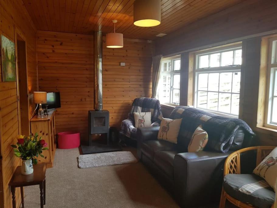 Pine Cabin, Strathyre. A cosy escape from it all.