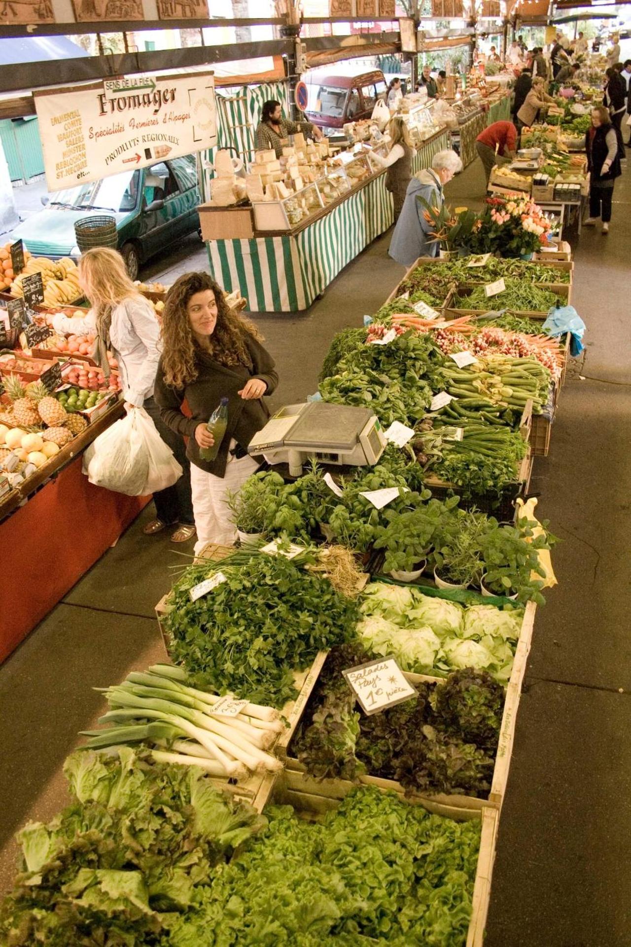 Supermarket/grocery shop