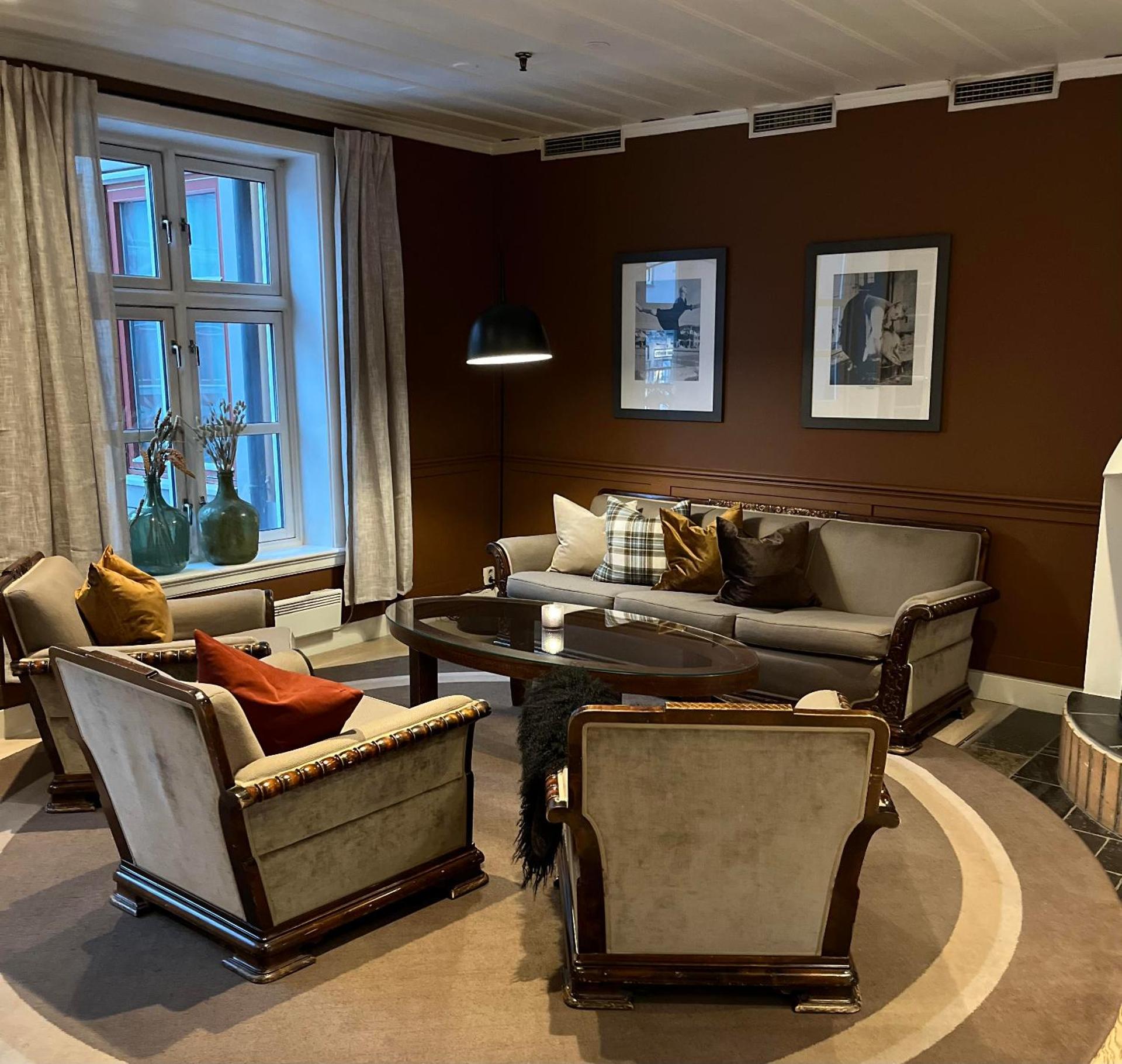 Communal lounge/ TV room