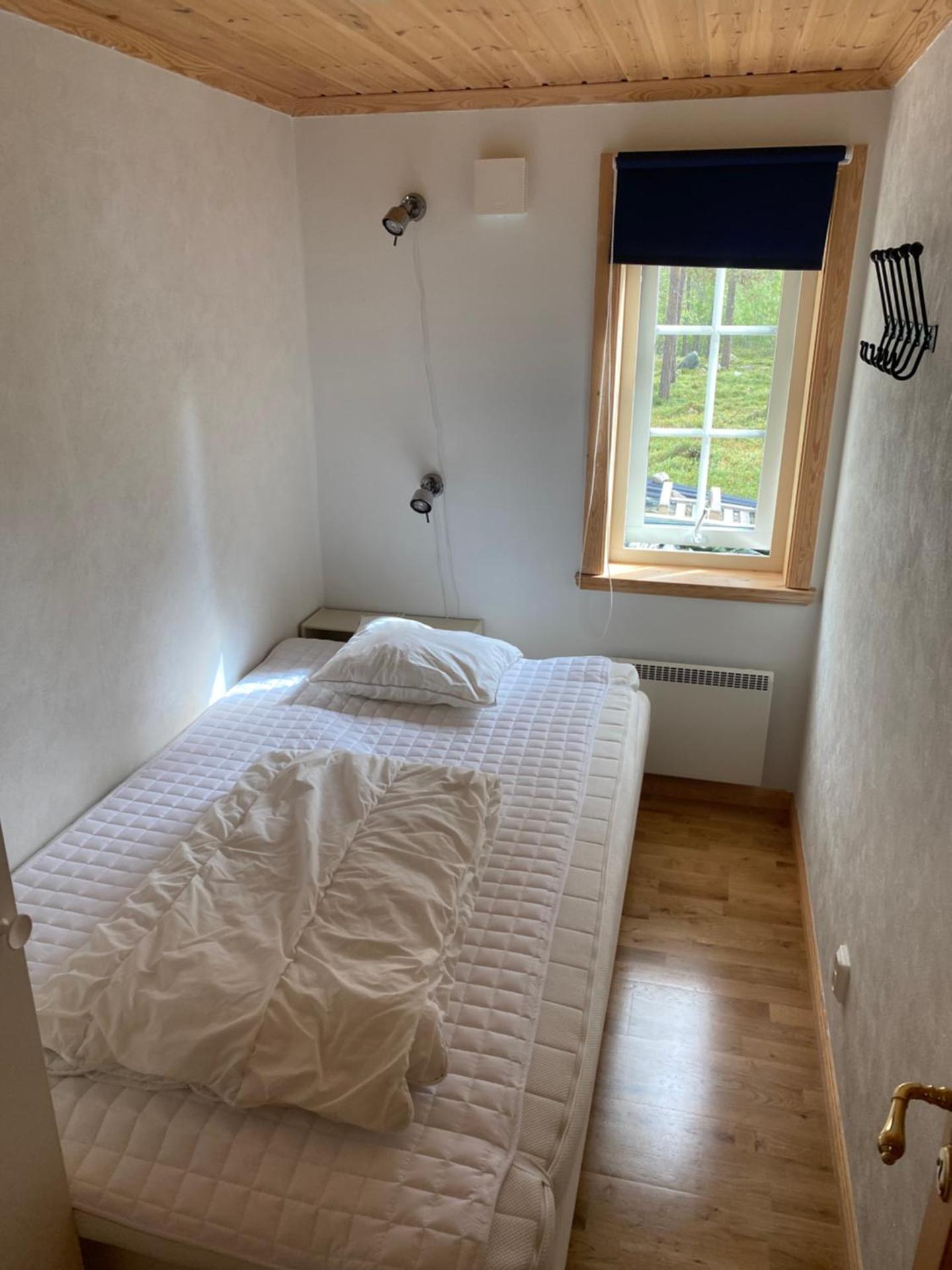 Fjällstuga i avskildhet med elbilsladdare