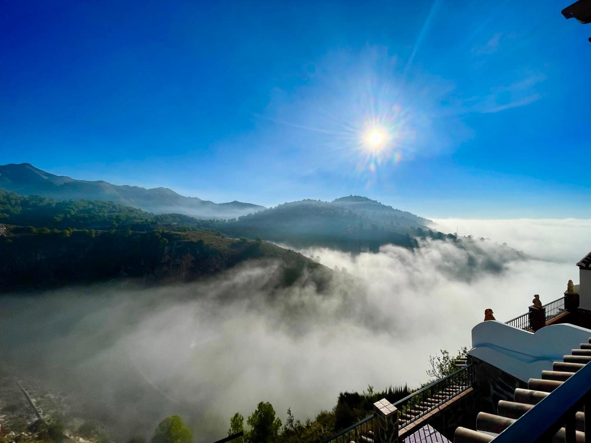 Apartamentos Axarquia , Frigiliana, terraza privada con vistas a la montaña rio y al mar