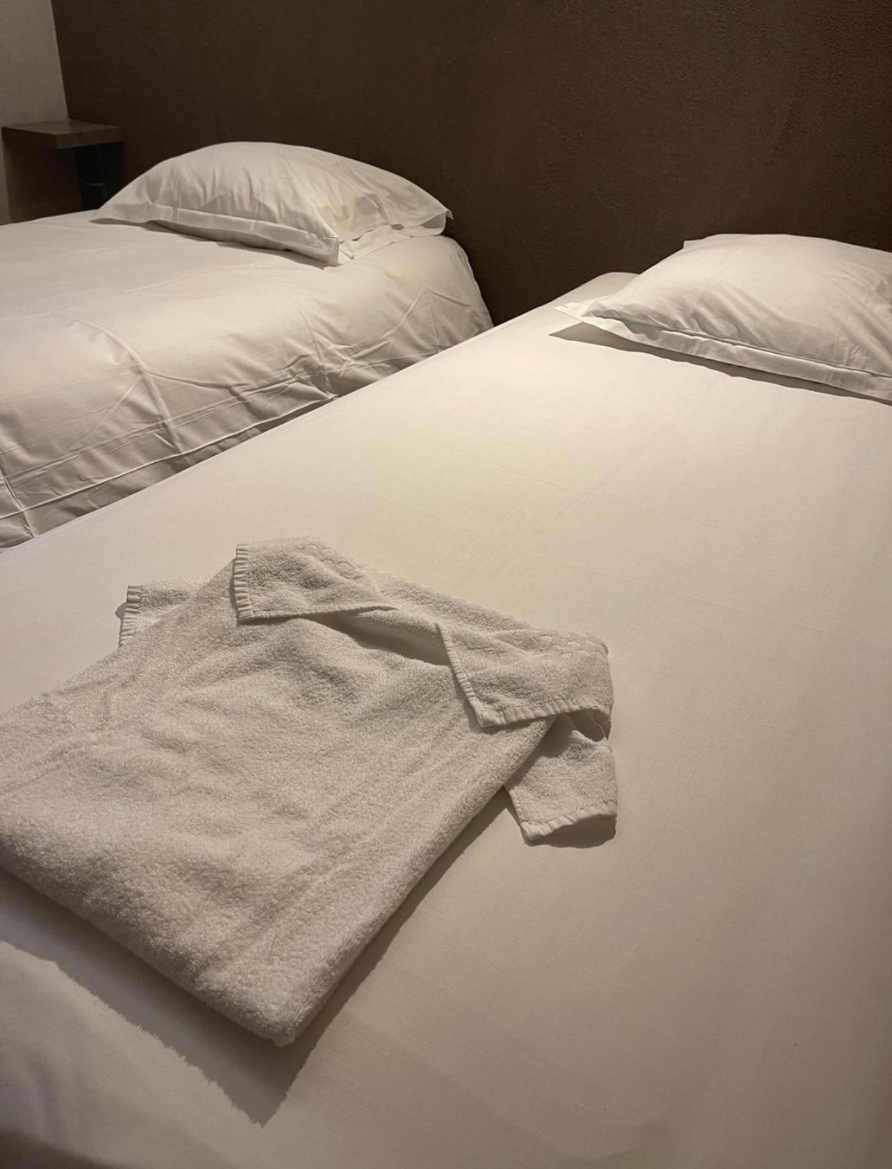 GOOD NIGHT HÔTEL By L'excess