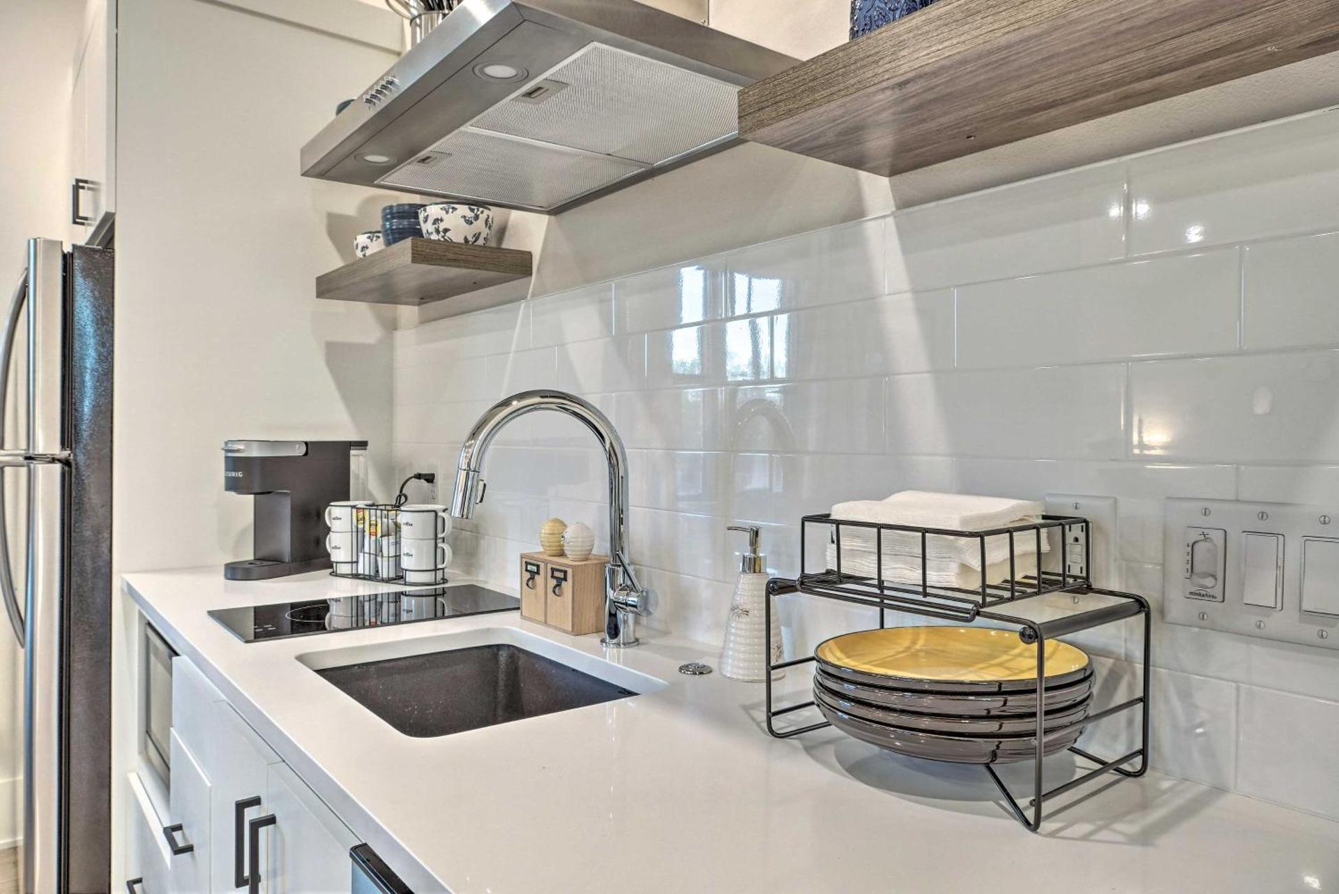 Airy Bentonville Studio Less Than 1 Mile to City Square!