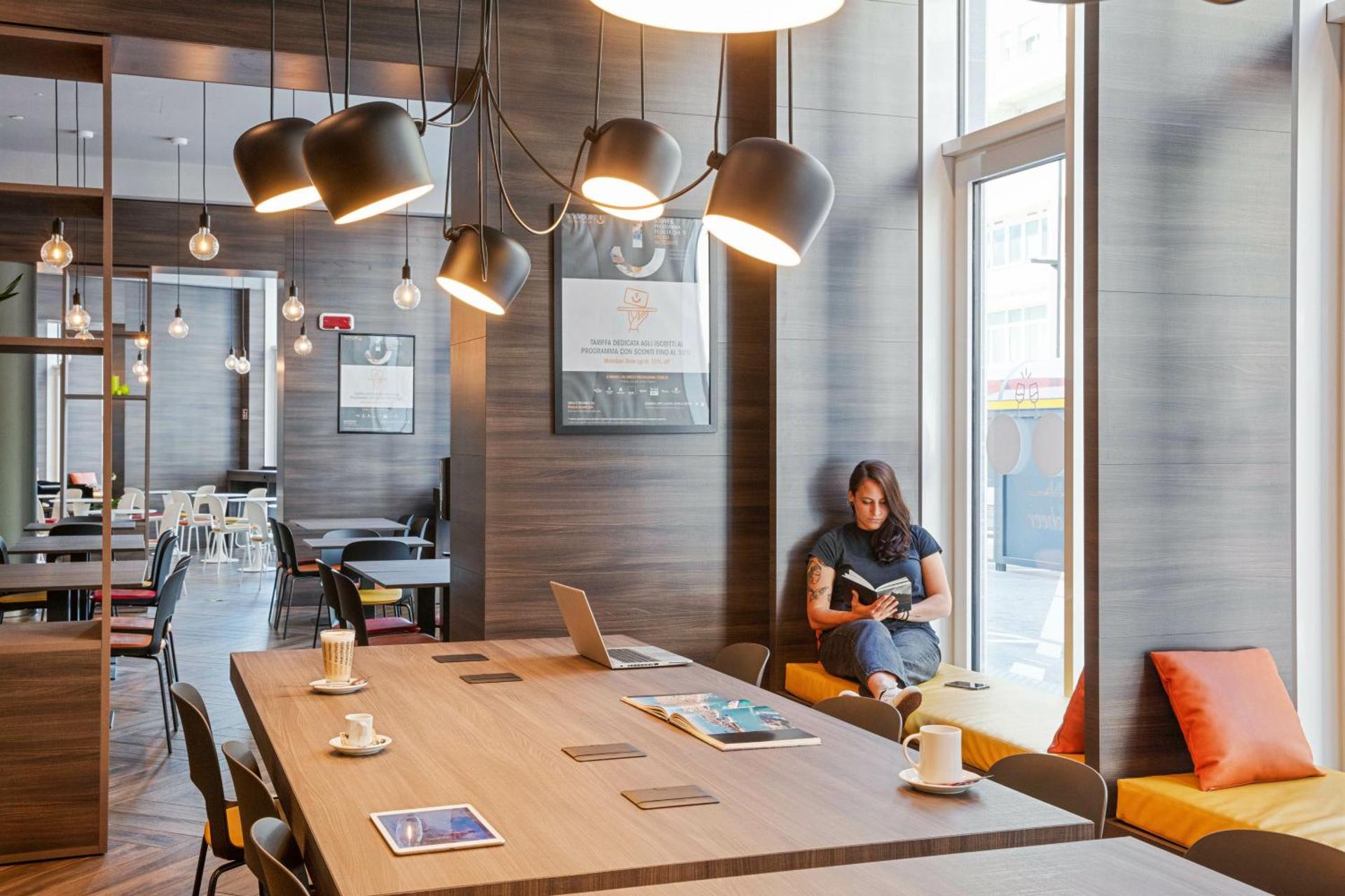 Communal lounge/ TV room