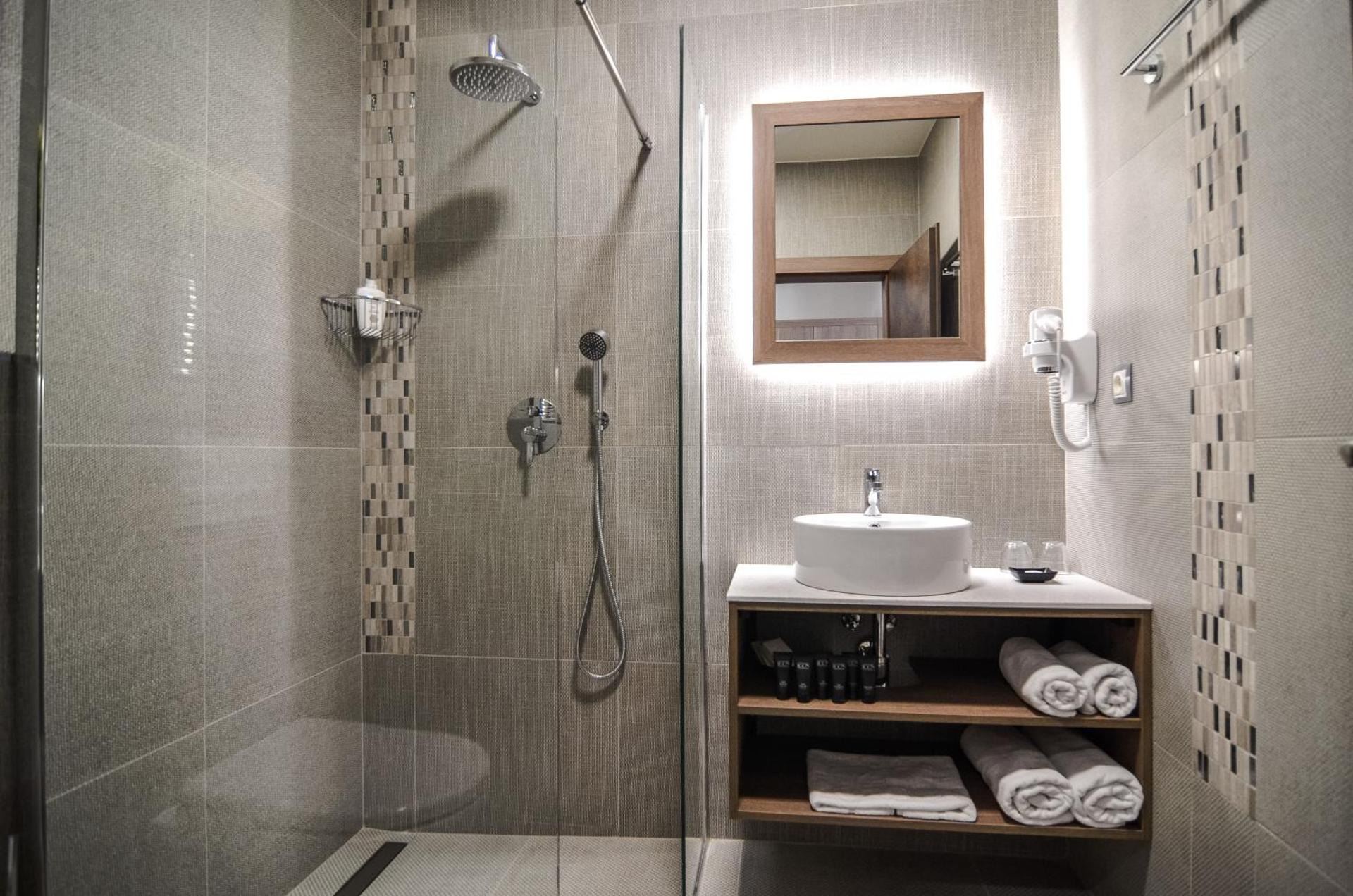 Superior Deluxe Double or Twin Room 