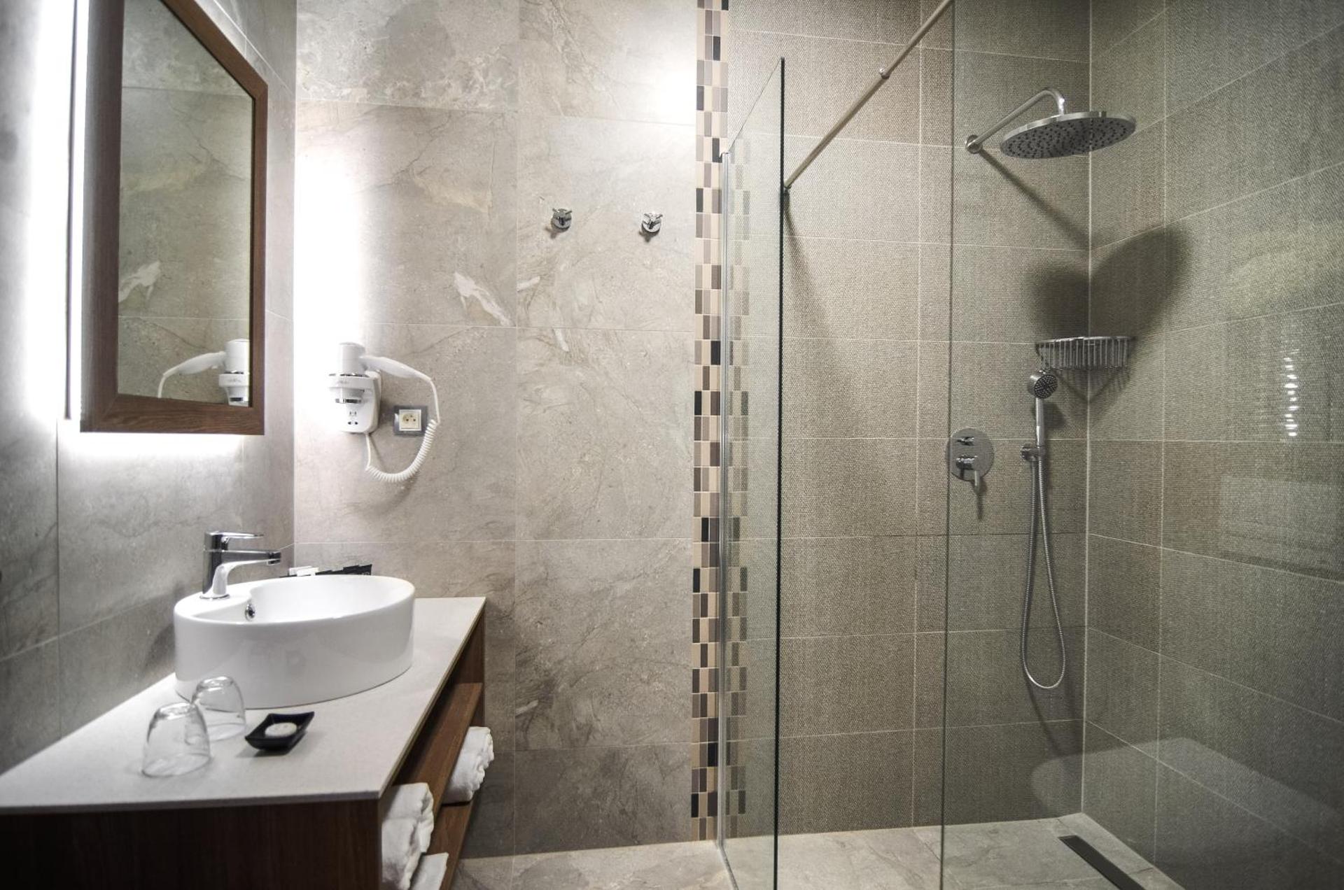 Superior Deluxe Double or Twin Room 