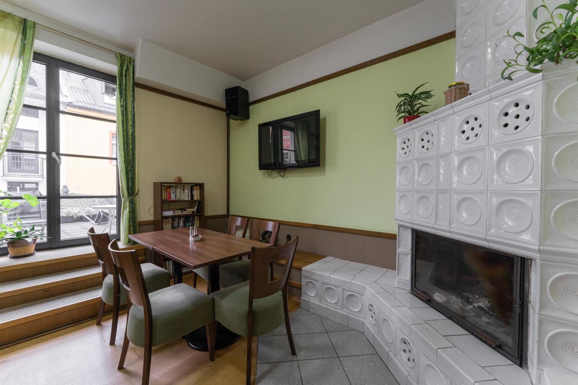 Communal lounge/ TV room