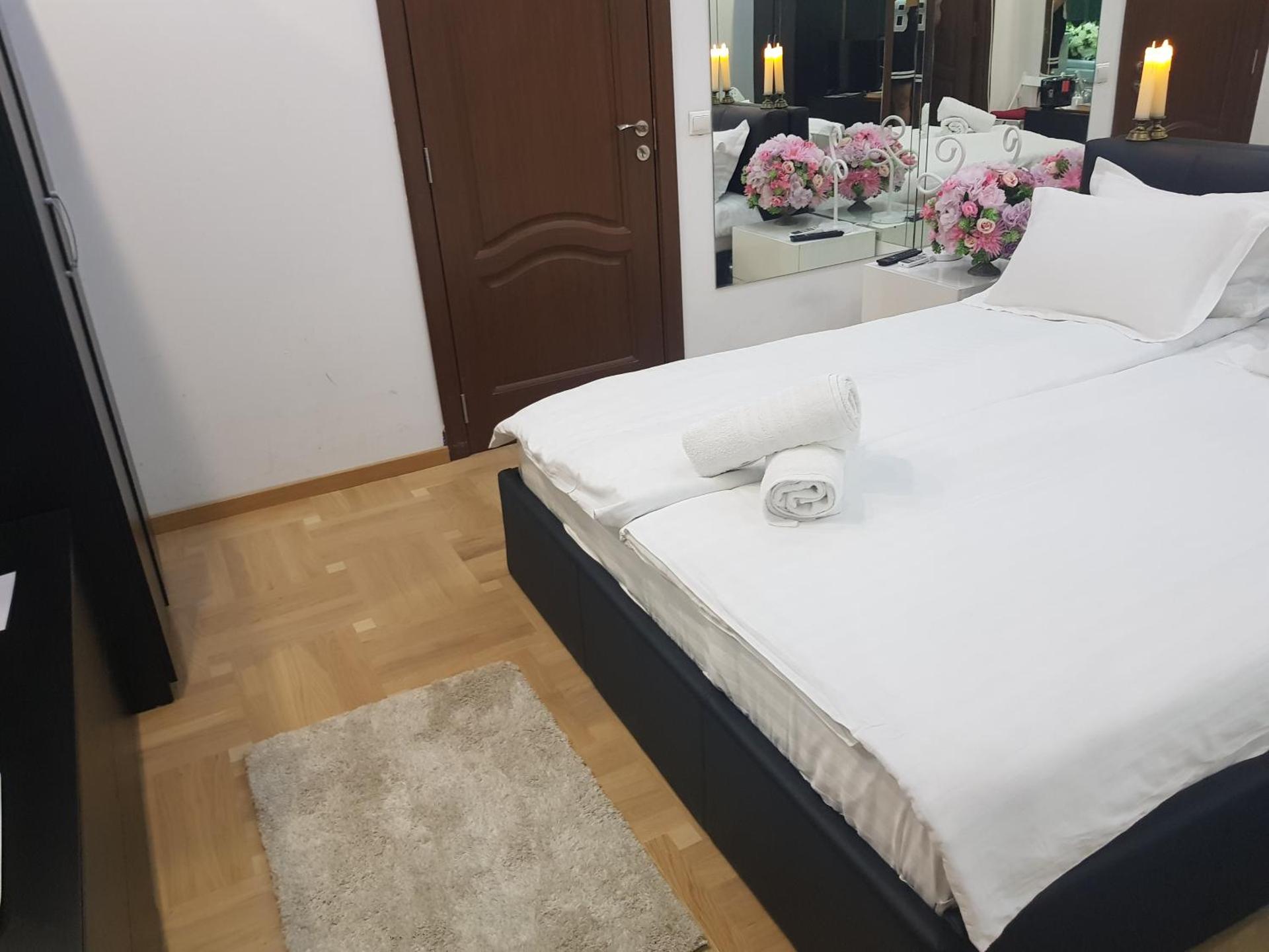 Mirrors Room Mega Mall National Arena