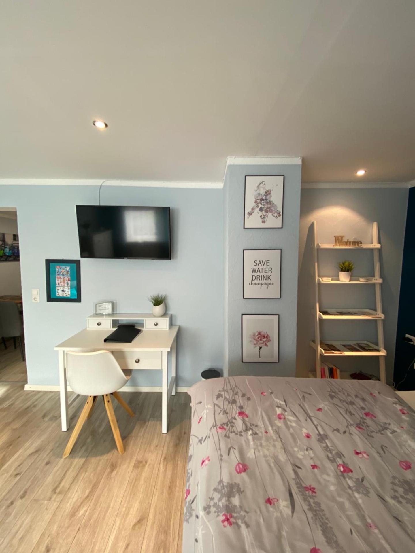 Communal lounge/ TV room