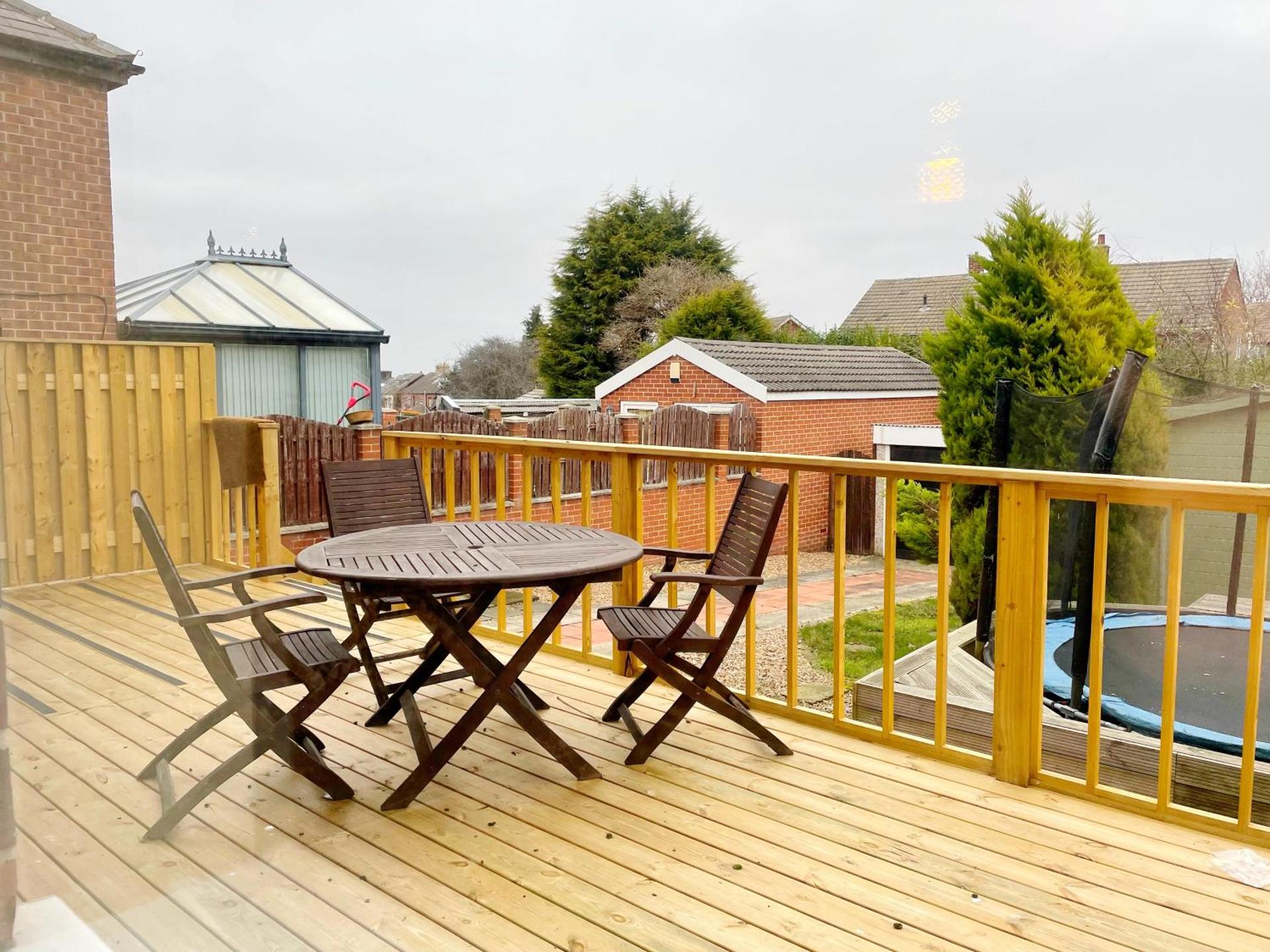 Highstone 4 Bedrooms Home 7 Beds With Parking and Garden