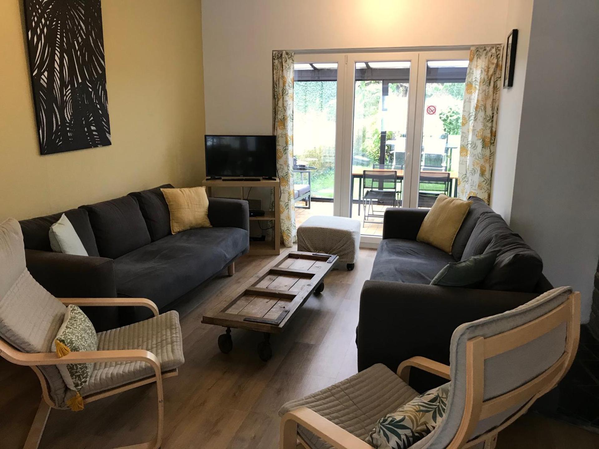 Communal lounge/ TV room