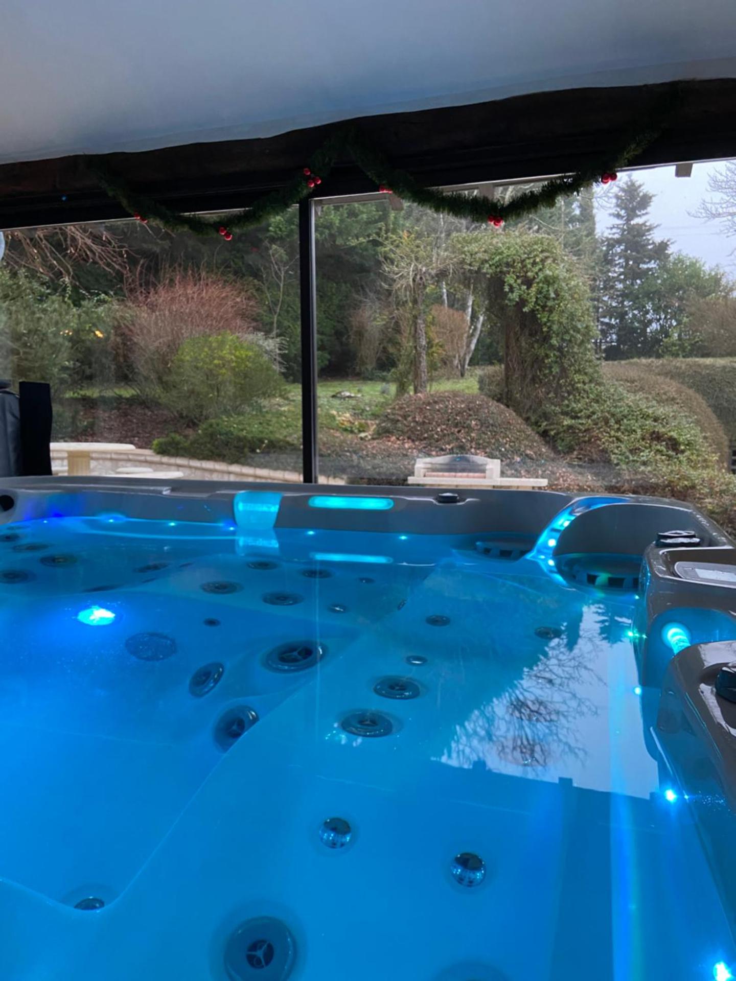 La Charmeraie : gîte de charme, piscine et spa