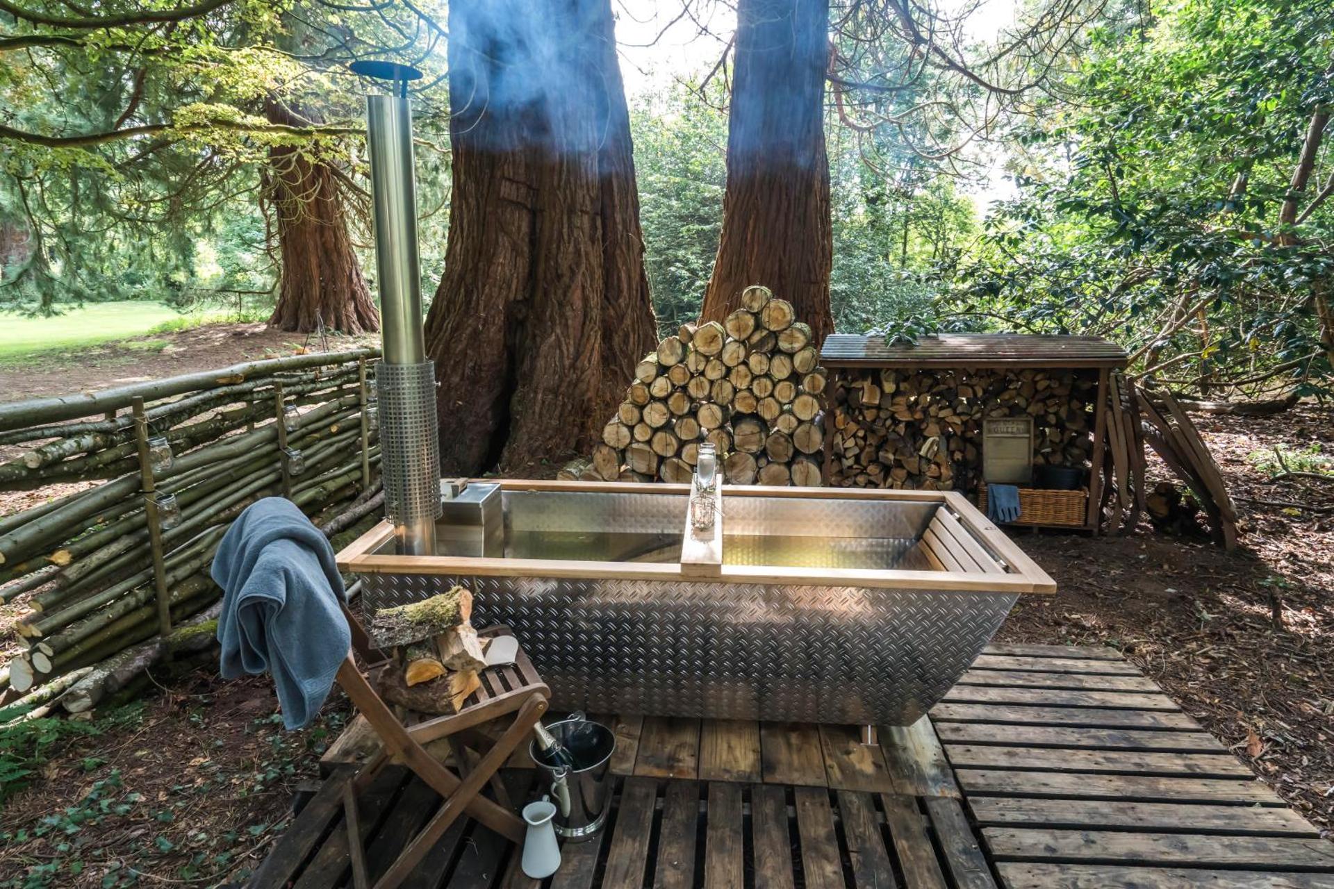 1-Bed Cabin 2 adults Wood Burning Hot Tub & Fire