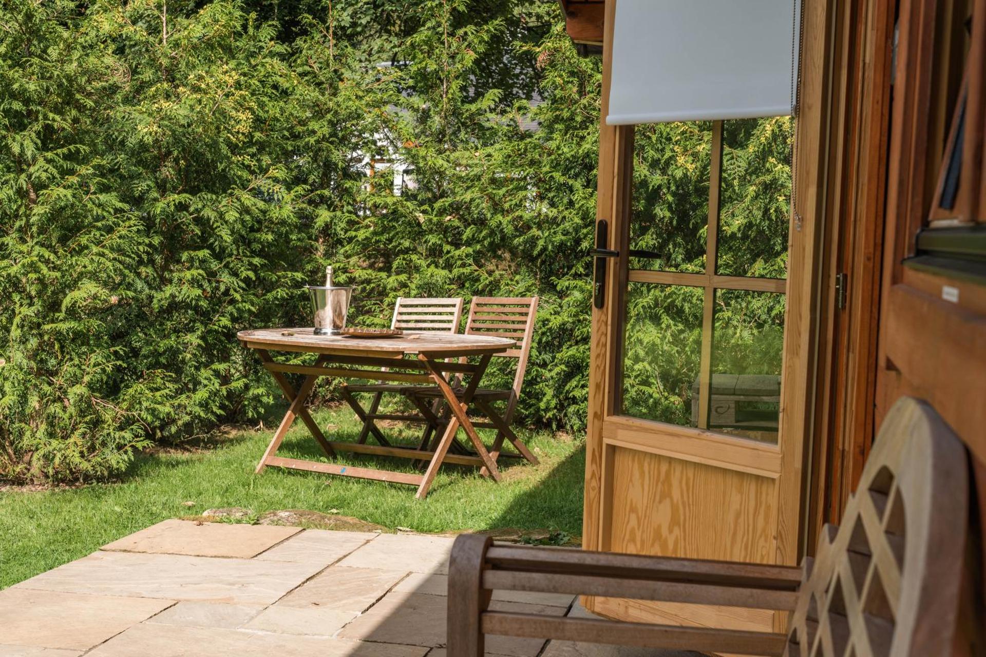 1-Bed Cabin 2 adults Wood Burning Hot Tub & Fire