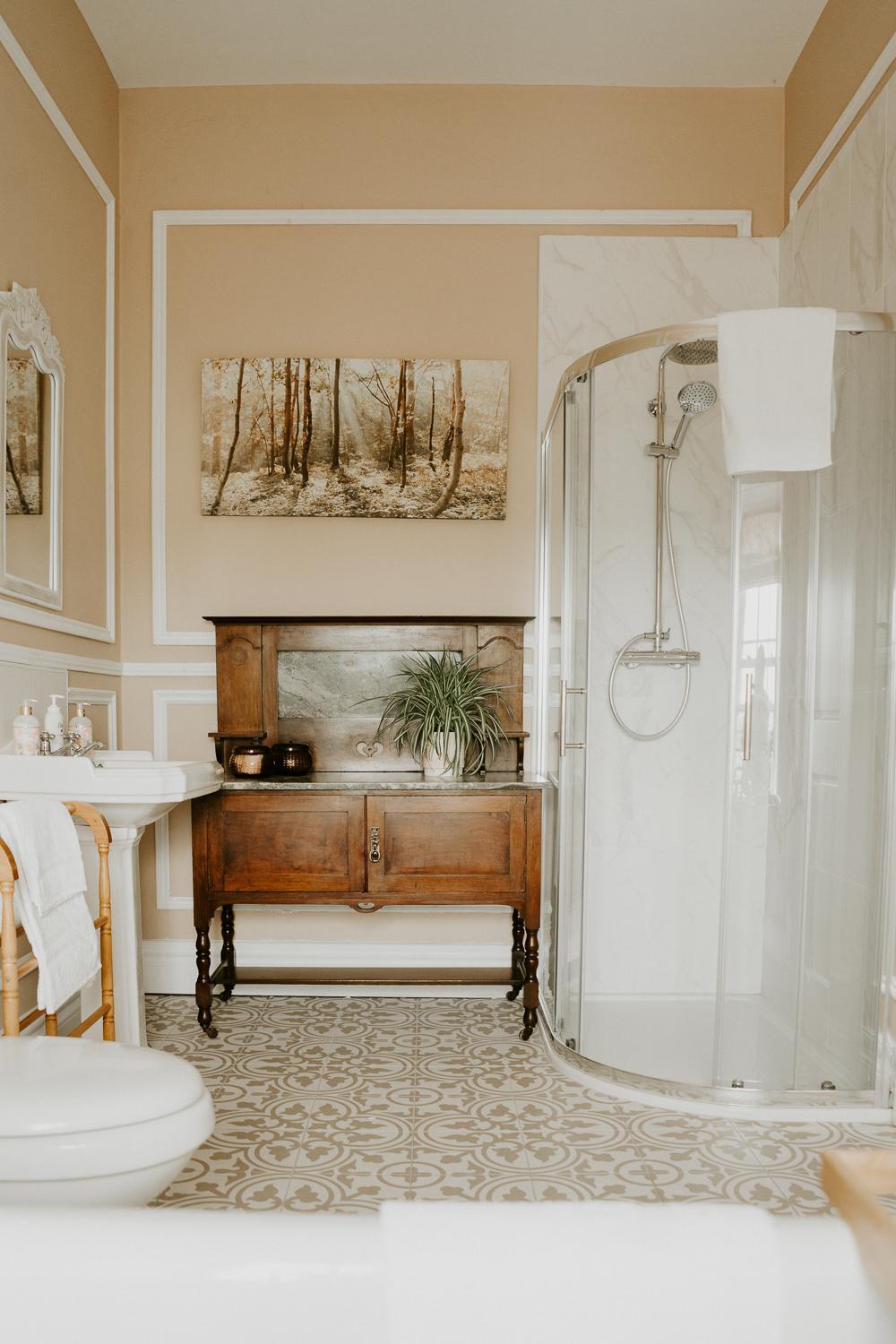 King Room with Spa Bath