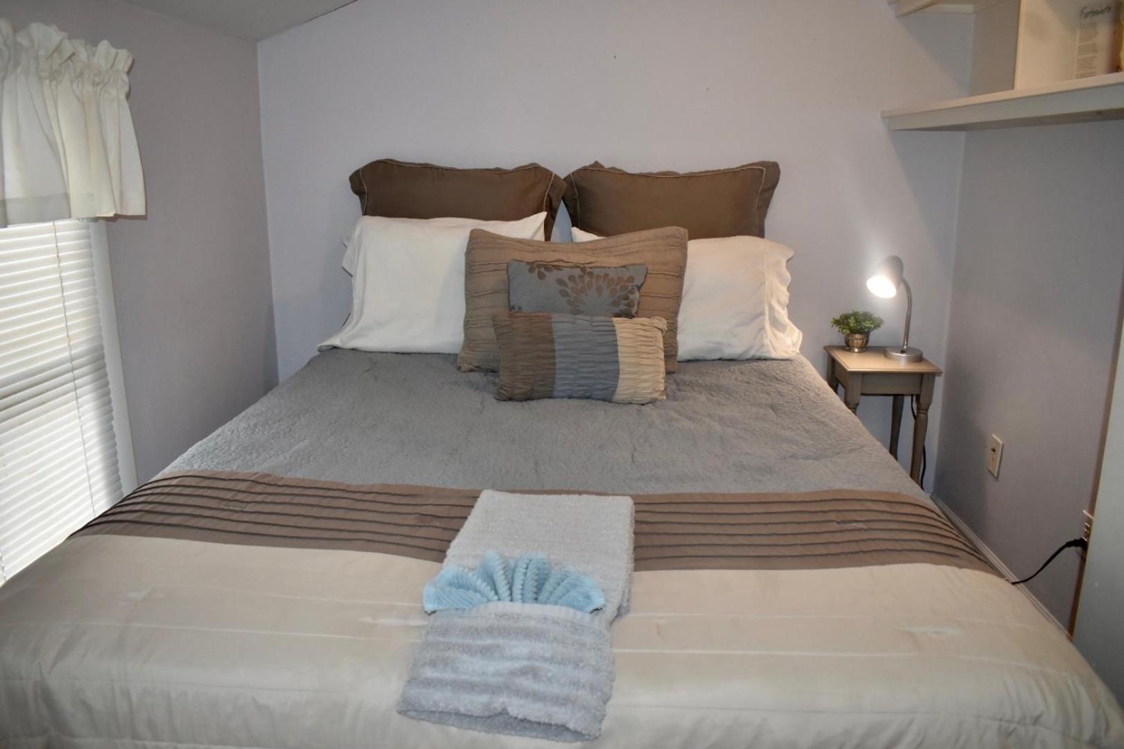 Cozy 2nd story Flat near downtown