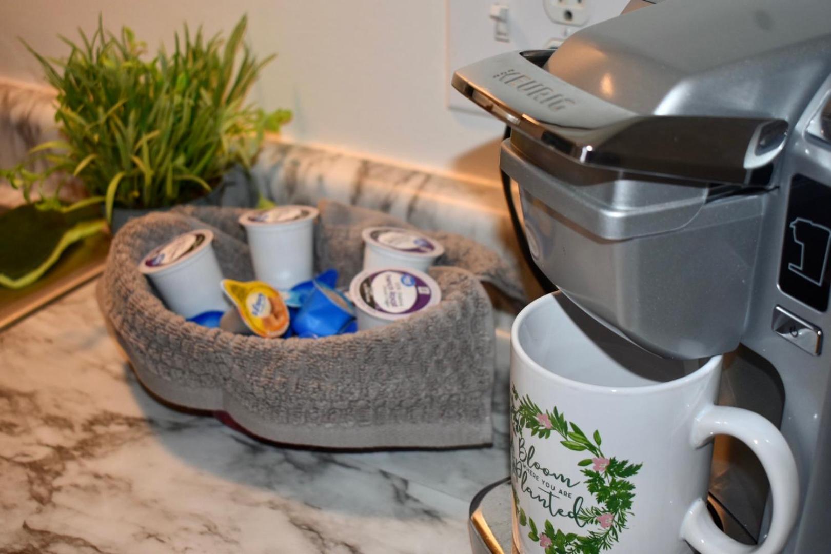 Cozy 2nd story Flat near downtown