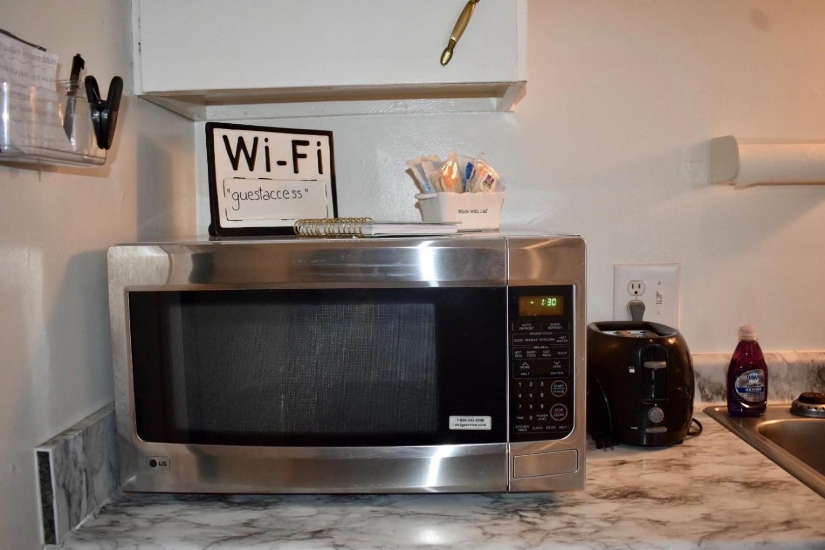 Cozy 2nd story Flat near downtown