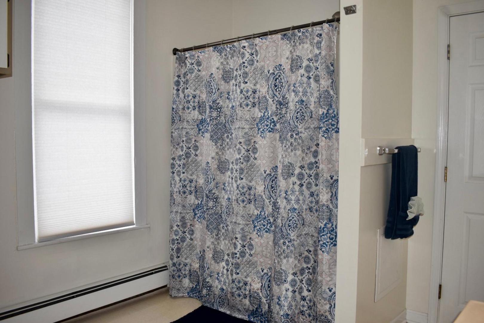 Cozy 2nd story Flat near downtown