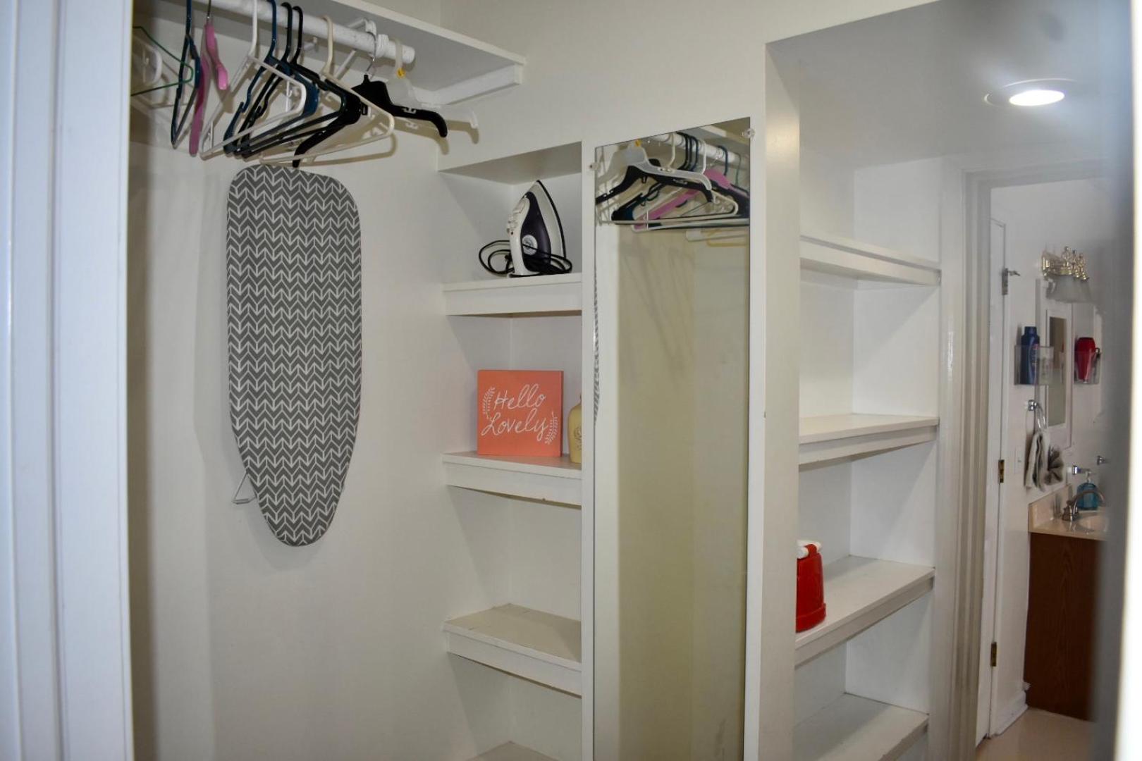 Cozy 2nd story Flat near downtown