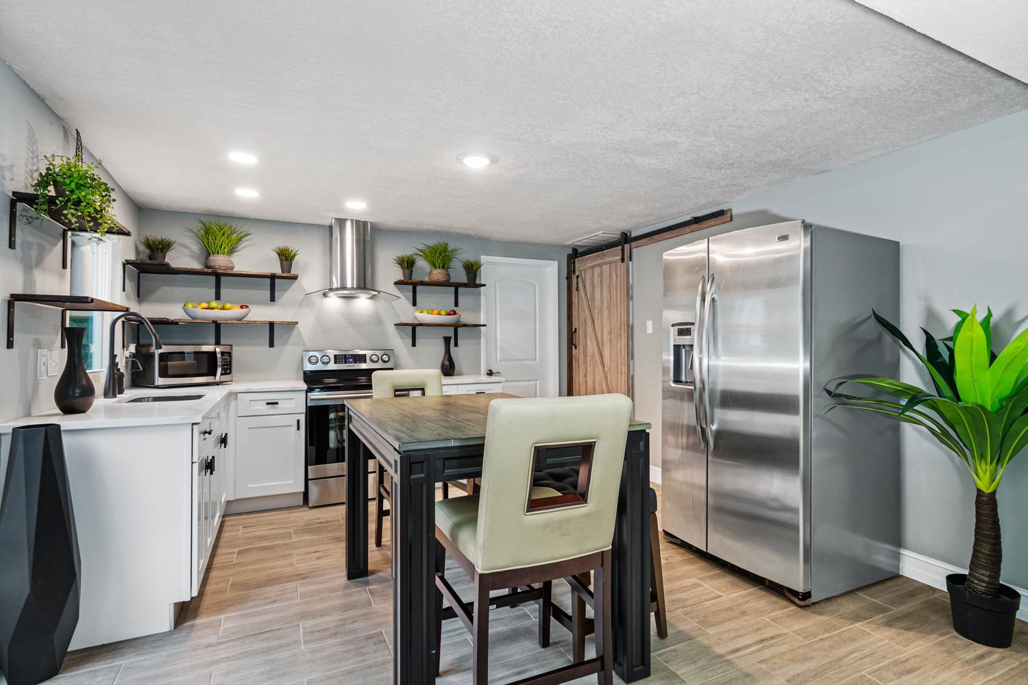 Modern House in Clearwater with access to a Shared Swimming Pool