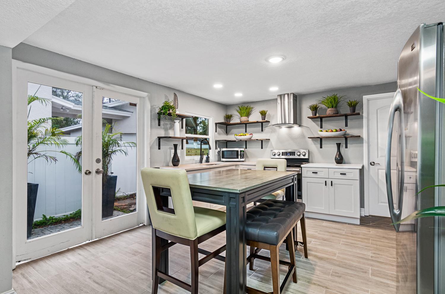 Modern House in Clearwater with access to a Shared Swimming Pool