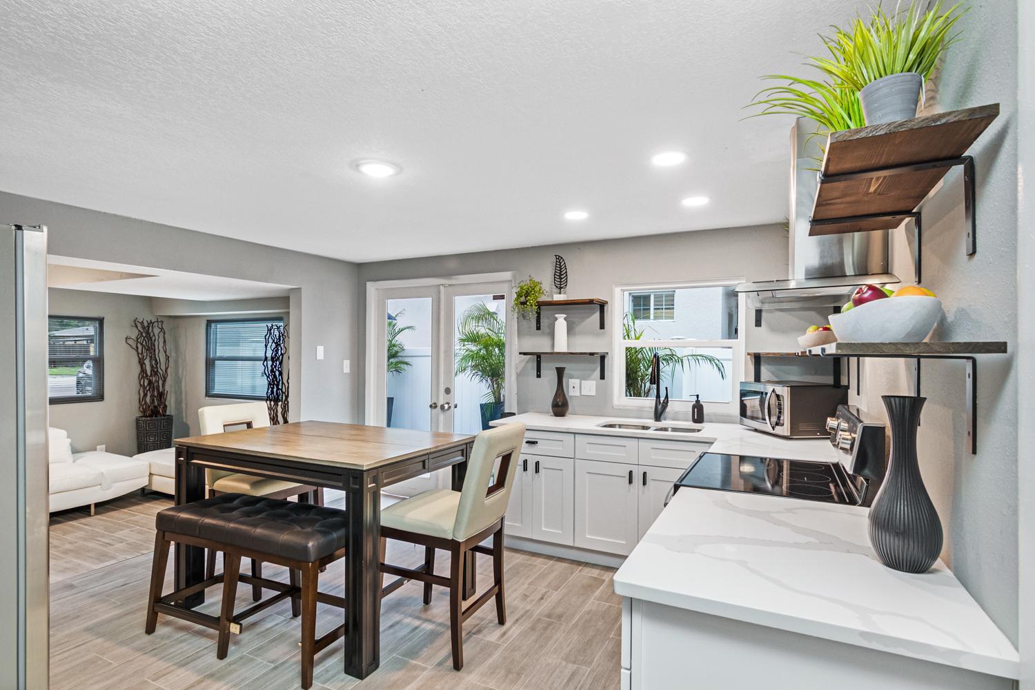 Modern House in Clearwater with access to a Shared Swimming Pool