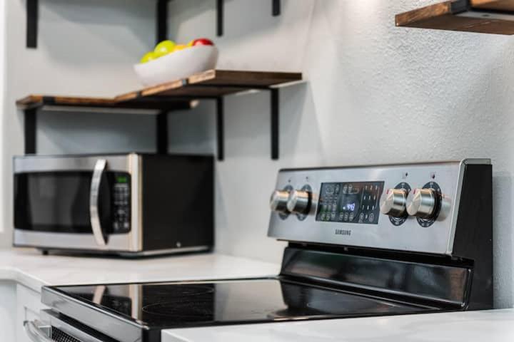 Modern House in Clearwater with access to a Shared Swimming Pool