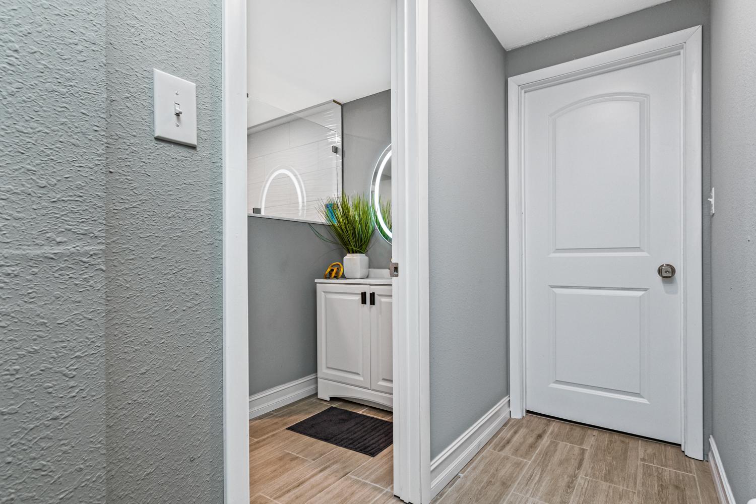 Modern House in Clearwater with access to a Shared Swimming Pool