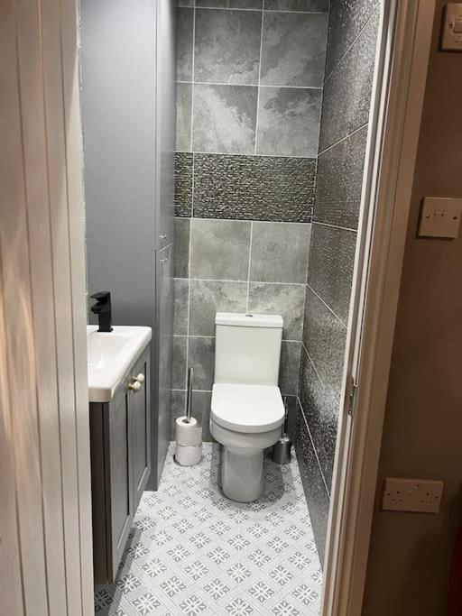 Windsor Retreat in shadow of the Castle.